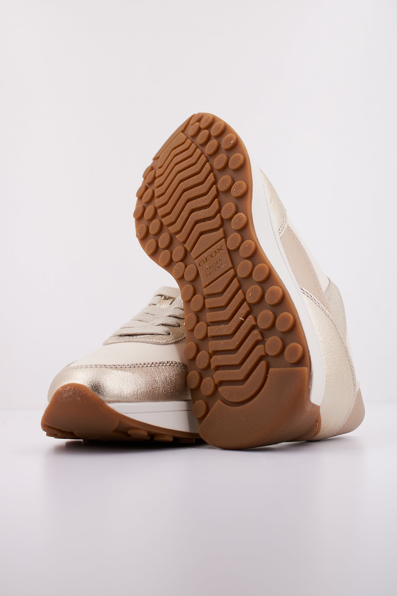 GEOX  D AMABEL en color ORO  (5)