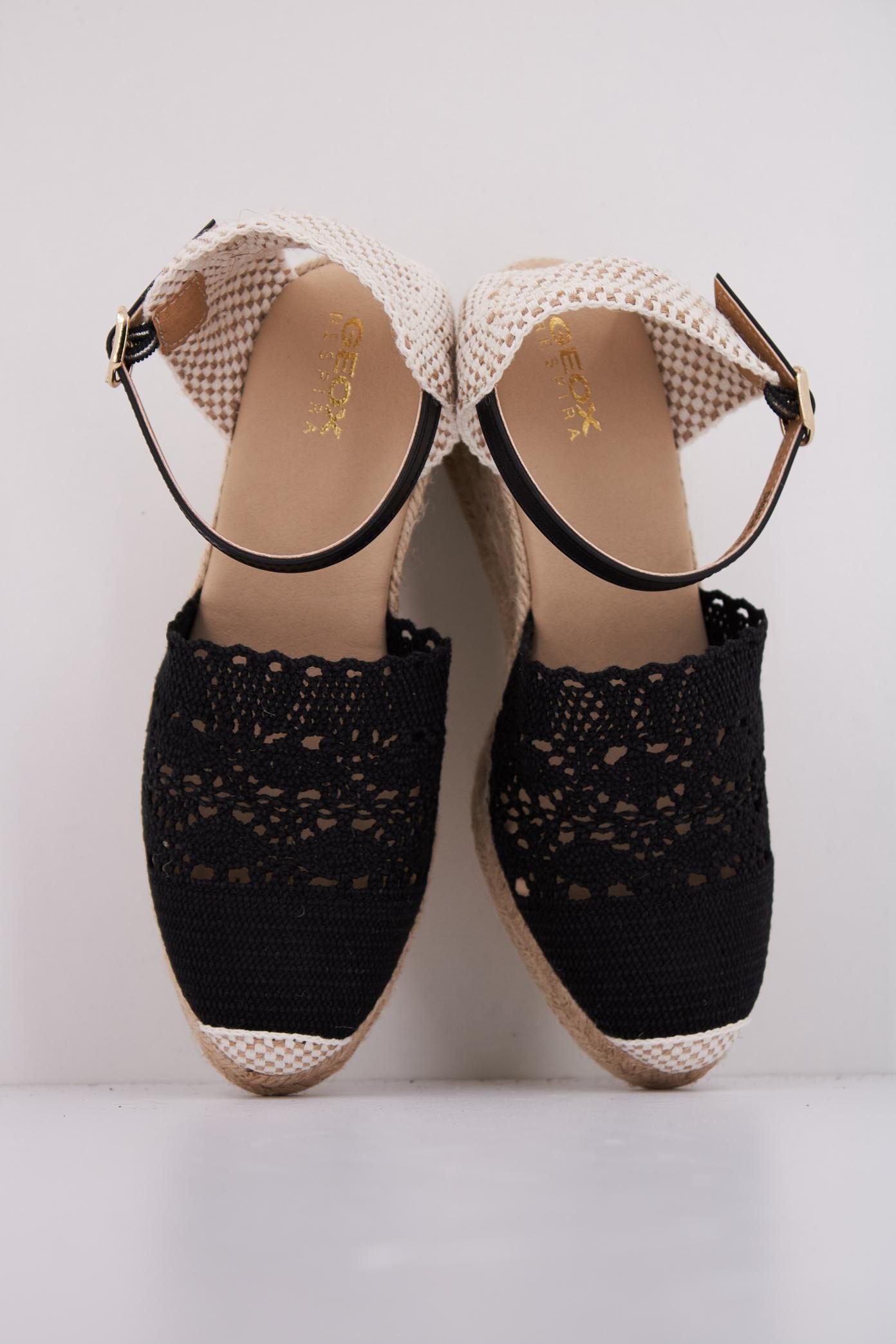 GEOX D GELSA LOW en color NEGRO  (3)