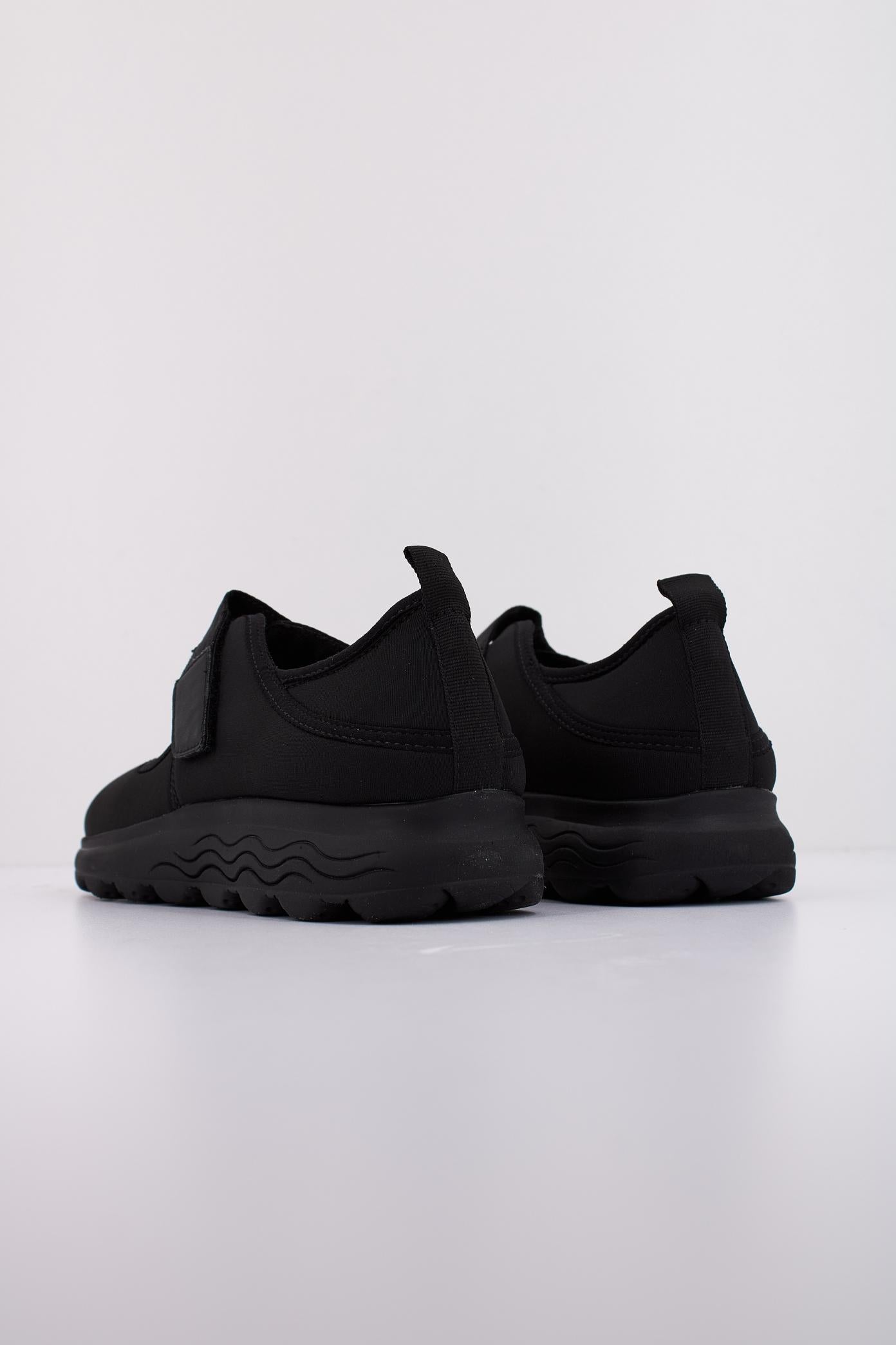 GEOX D SPHERICA en color NEGRO  (4)
