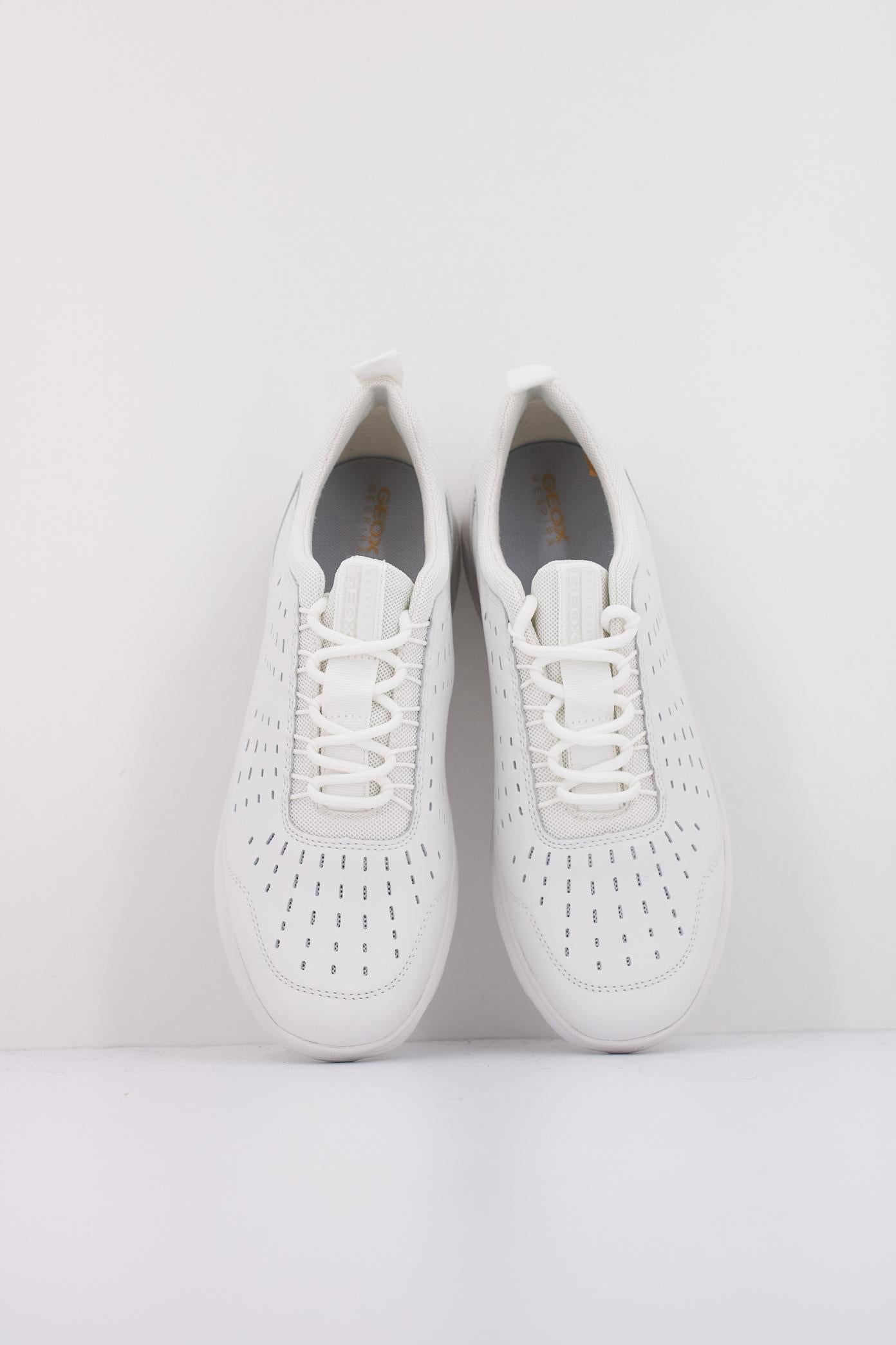 GEOX D SPHERICA en color BLANCO  (3)