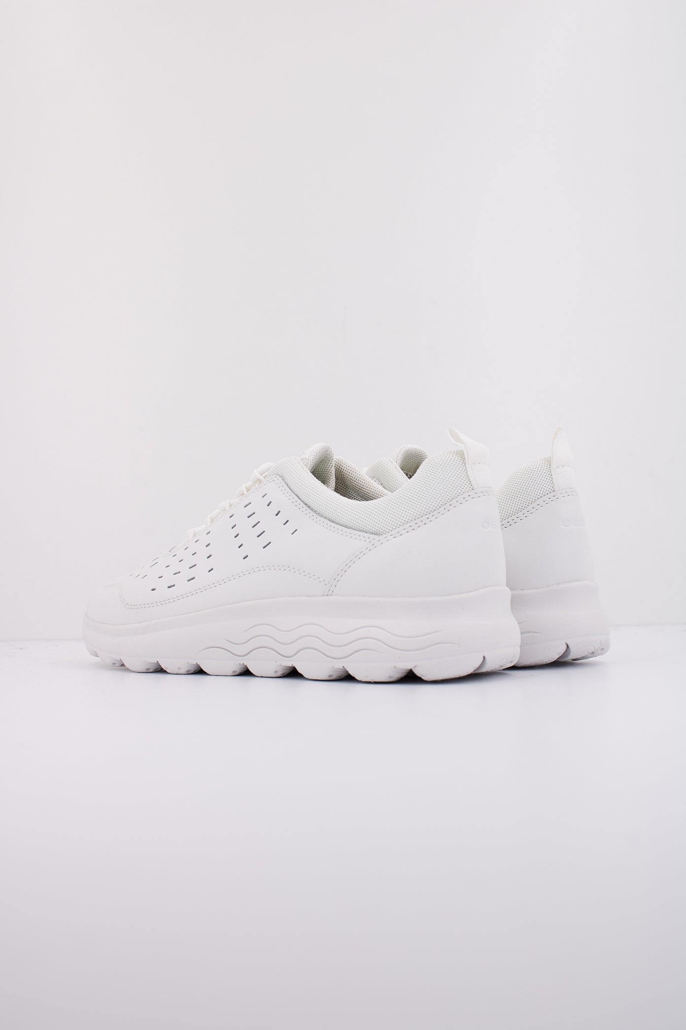 GEOX D SPHERICA en color BLANCO  (4)