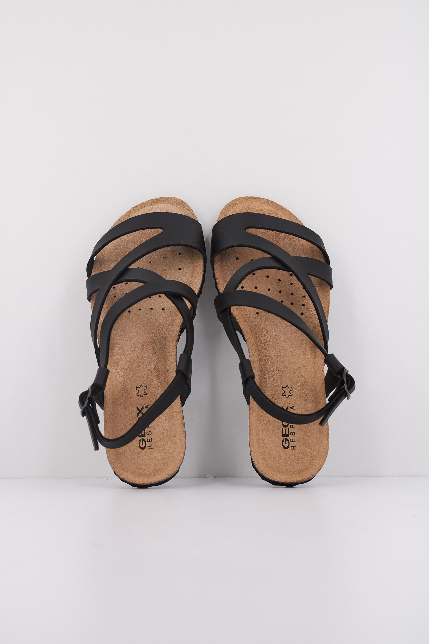 GEOX D BRIONIA LOW en color NEGRO  (3)