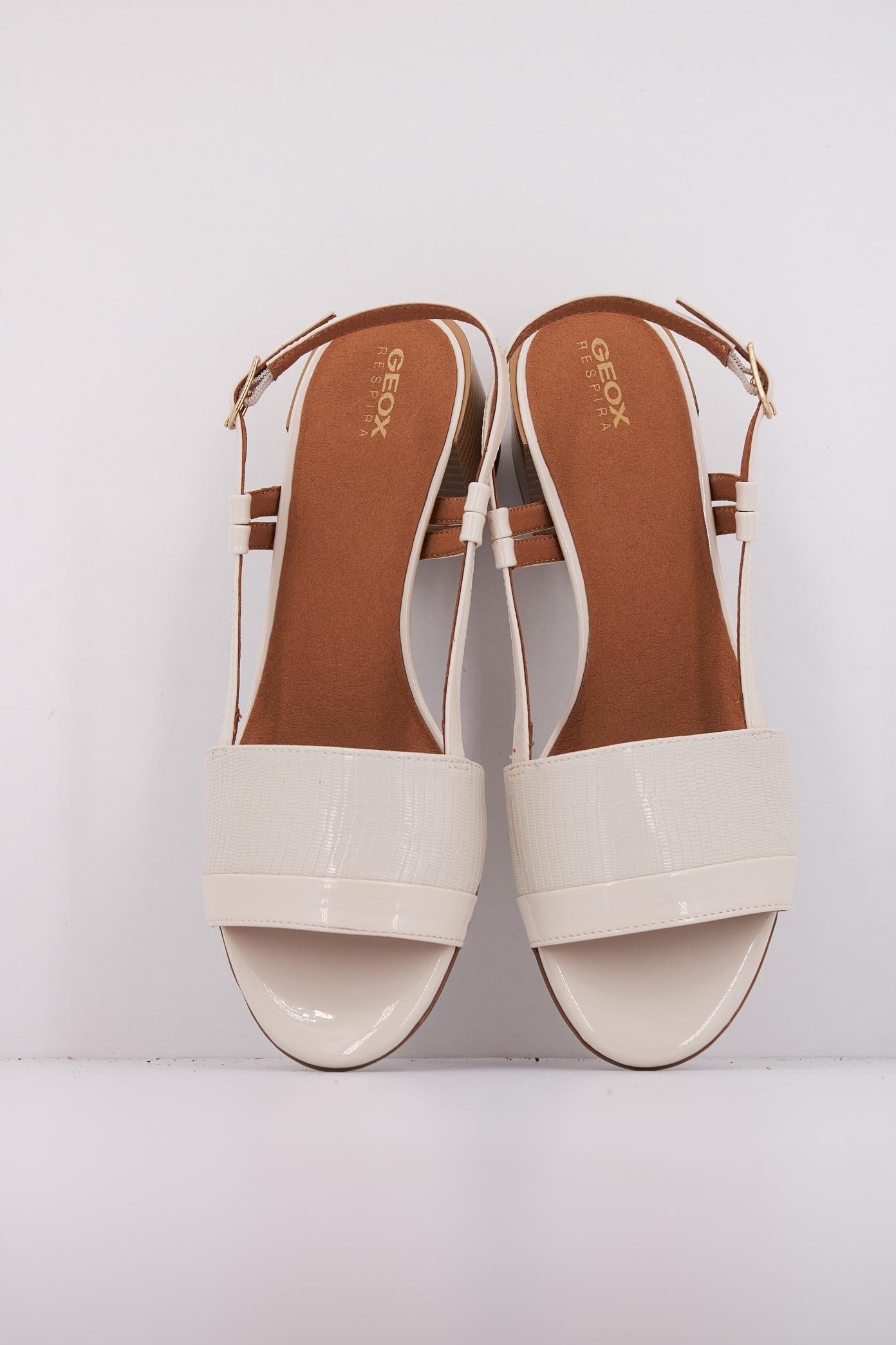 GEOX D NEW MARYKARMEN en color BEIS  (3)