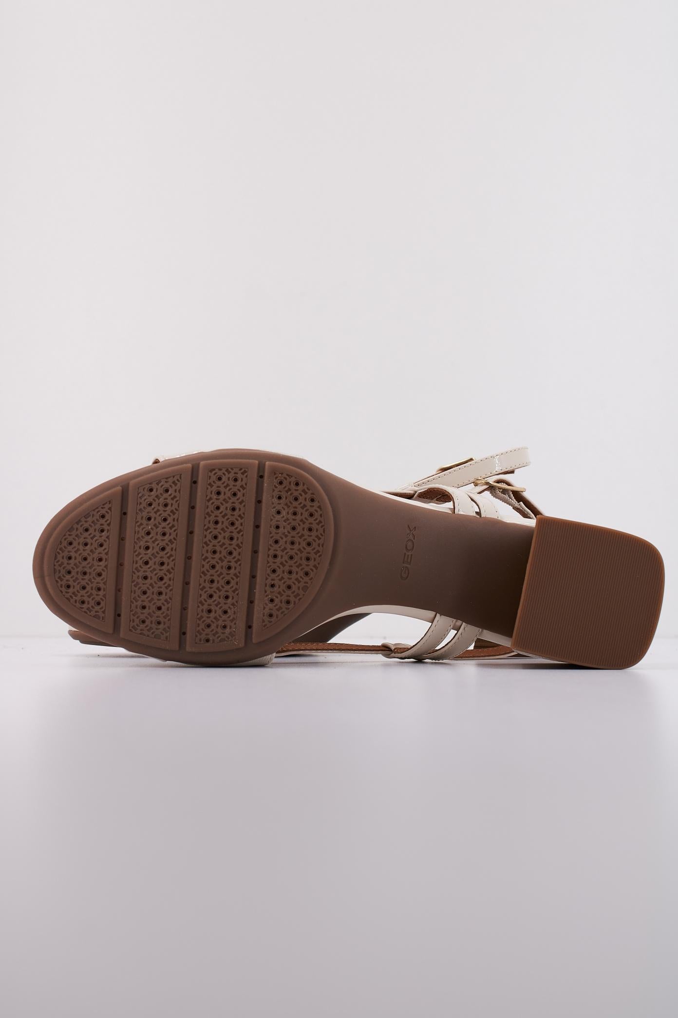 GEOX D NEW MARYKARMEN en color BEIS  (5)