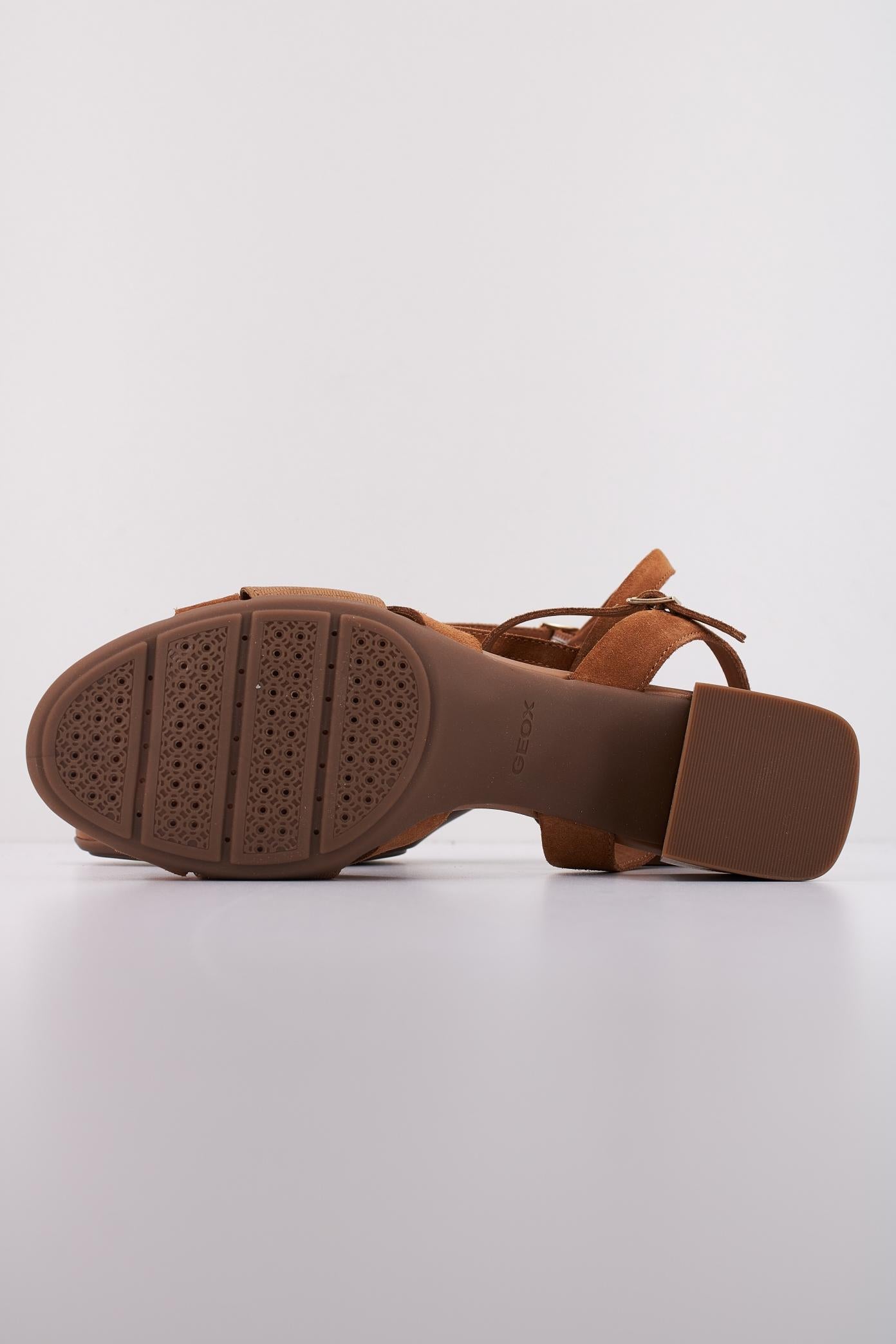 GEOX  D NEW MARYKARMEN en color MARRON  (5)