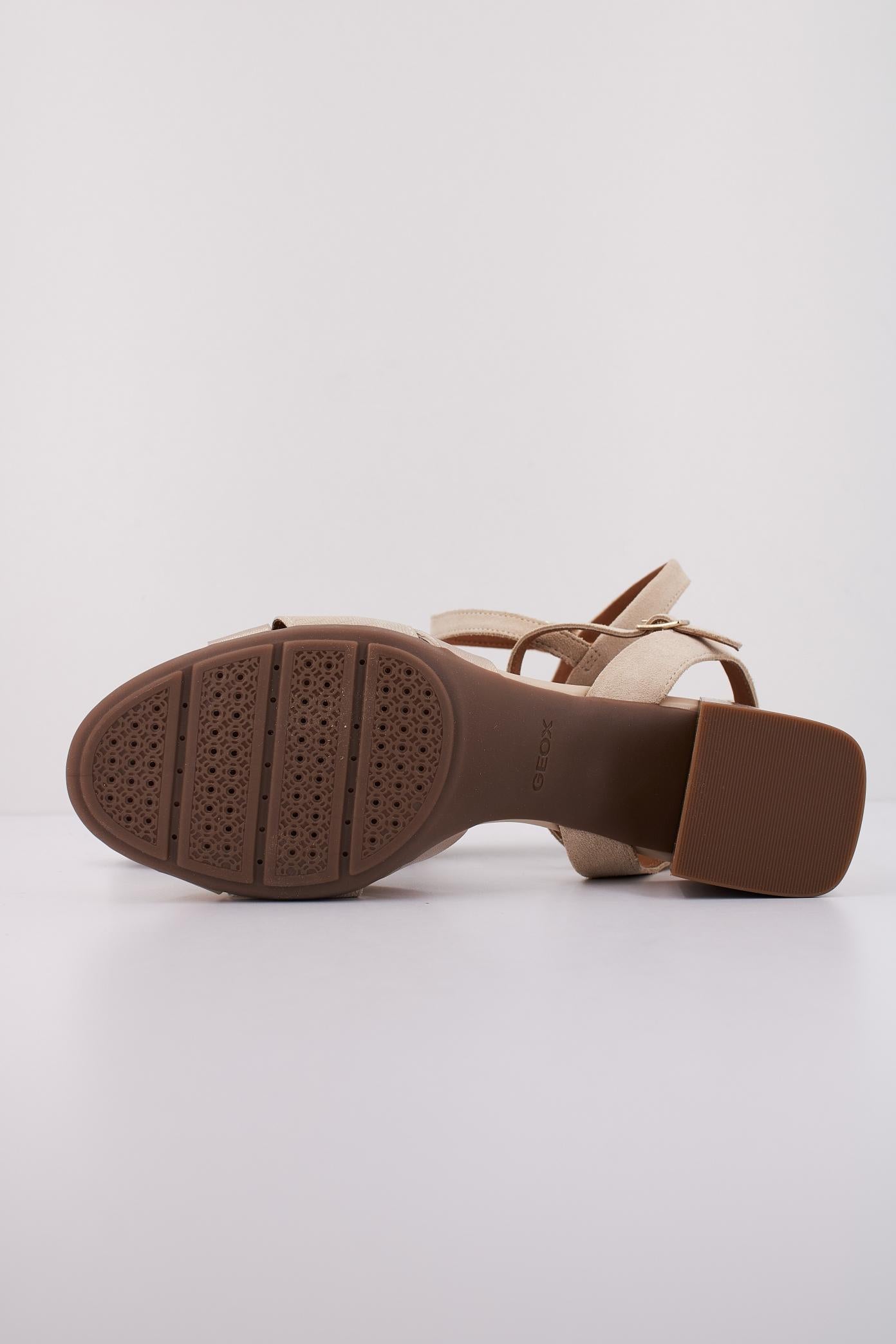 GEOX D NEW MARYKARMEN en color BEIS  (5)