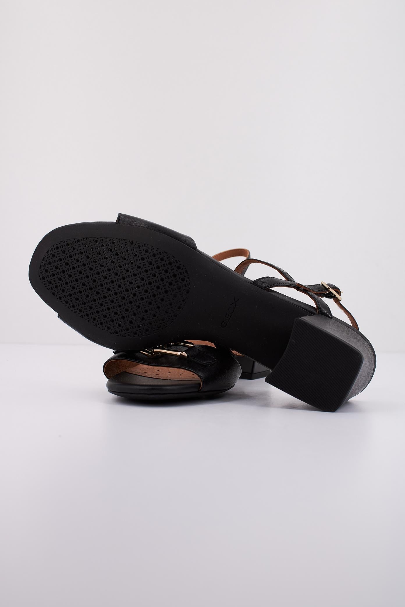 GEOX D NEW ERAKLIA  en color NEGRO  (5)
