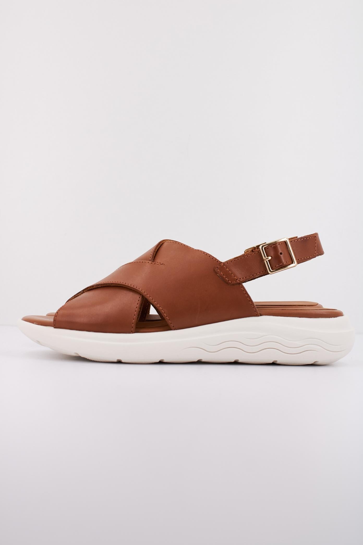 GEOX  D SPHERICA EC en color MARRON  (1)