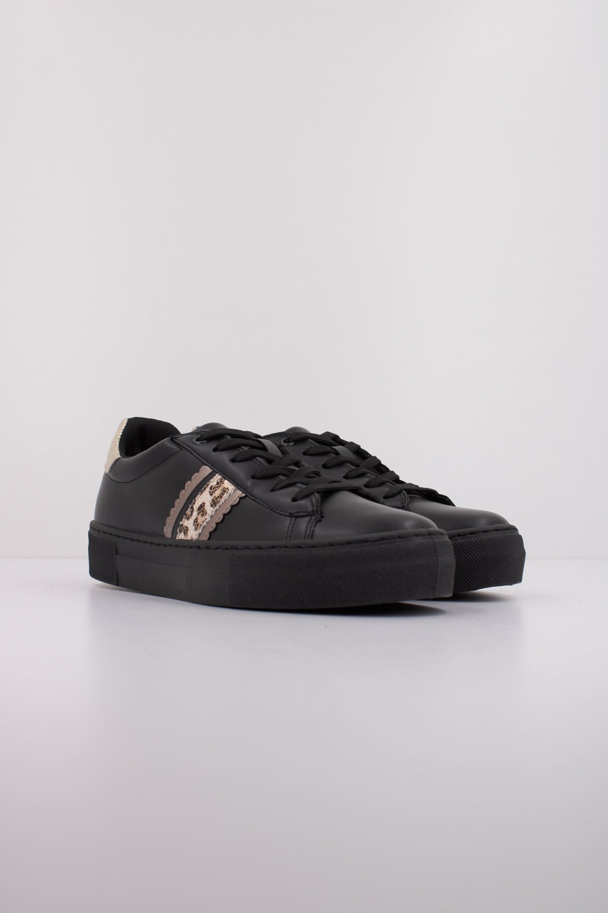 GEOX D CLAUDIN en color NEGRO  (2)