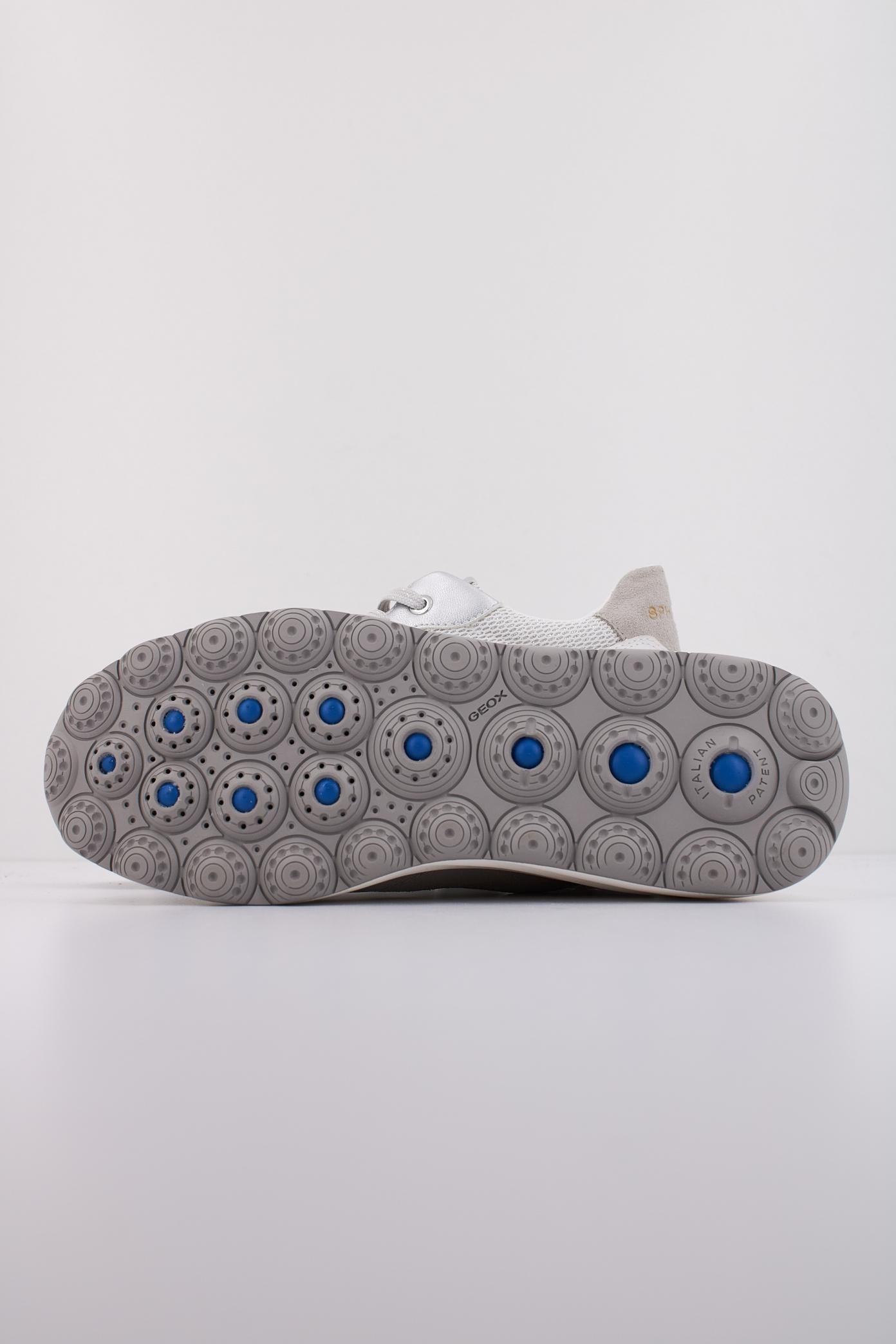 GEOX D SPHERICA EC en color BLANCO  (5)