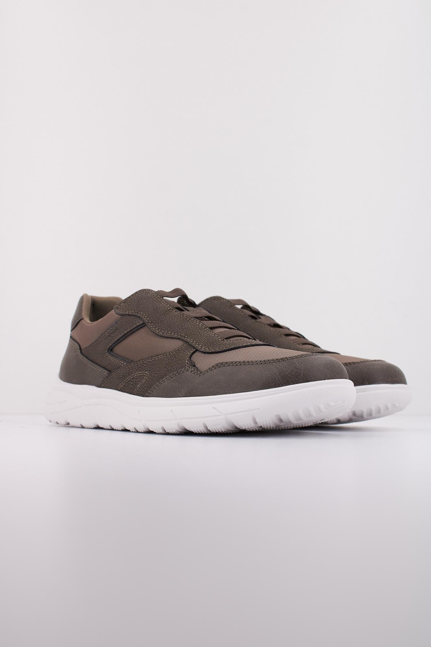 GEOX U PORTELLO en color MARRON  (2)
