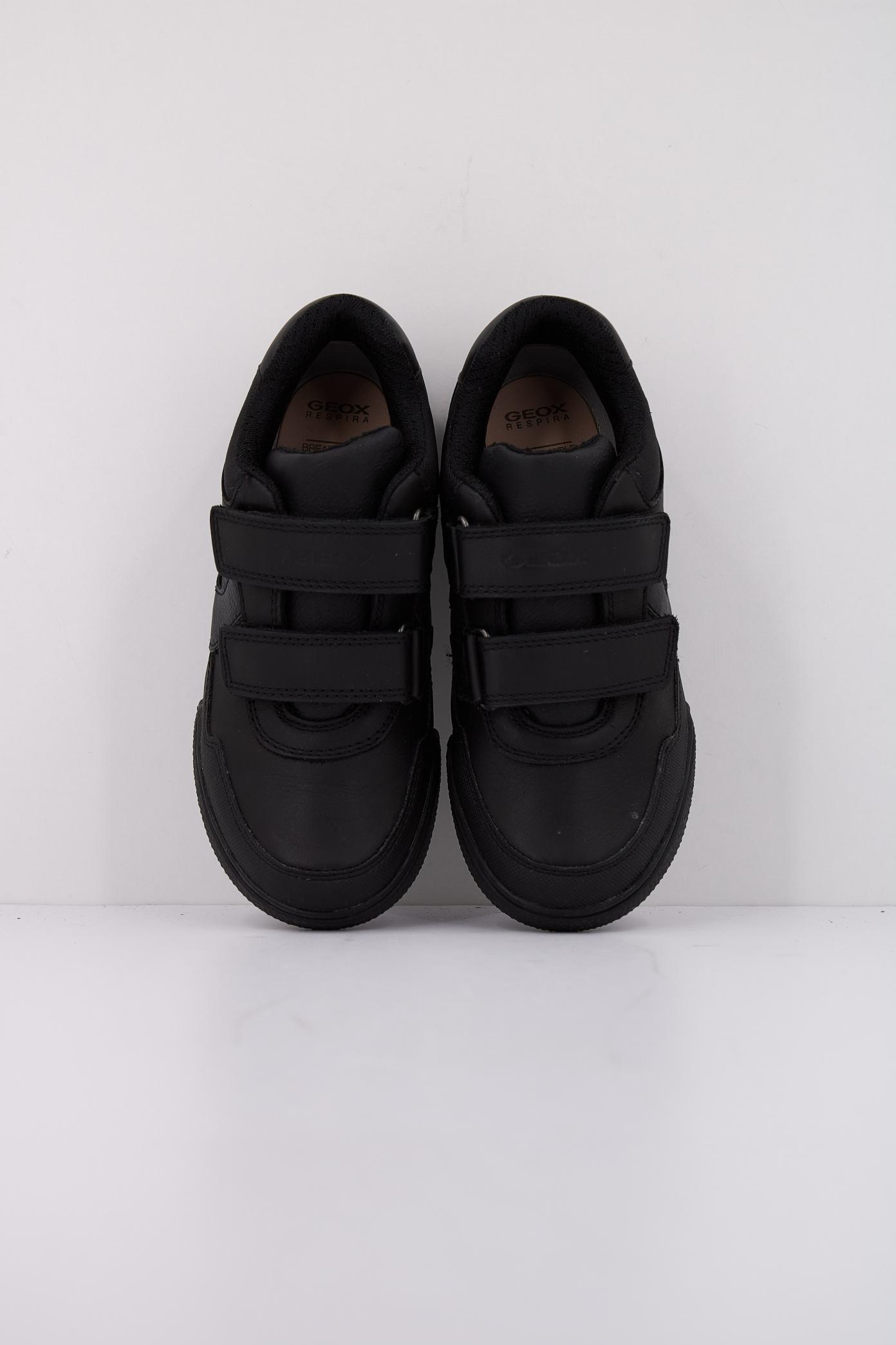 GEOX J POSEIDO BOY en color NEGRO  (3)