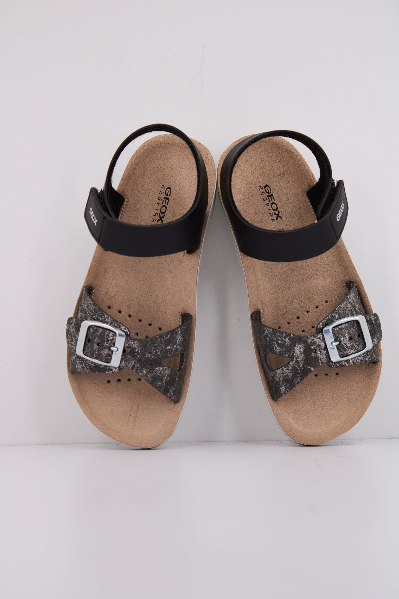 GEOX J SANDAL COSTAREI GI en color NEGRO  (3)