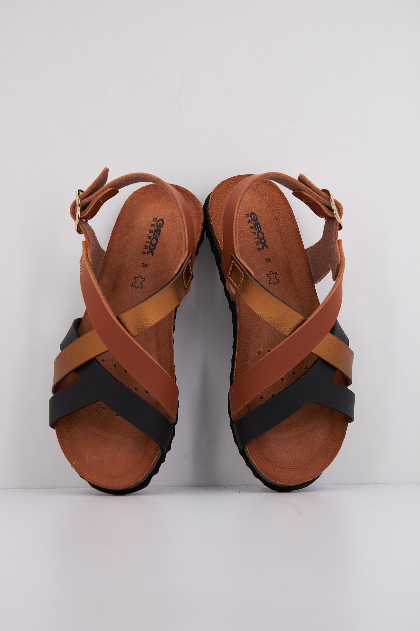 GEOX J SANDAL CHILENE GIR en color MARRON  (3)