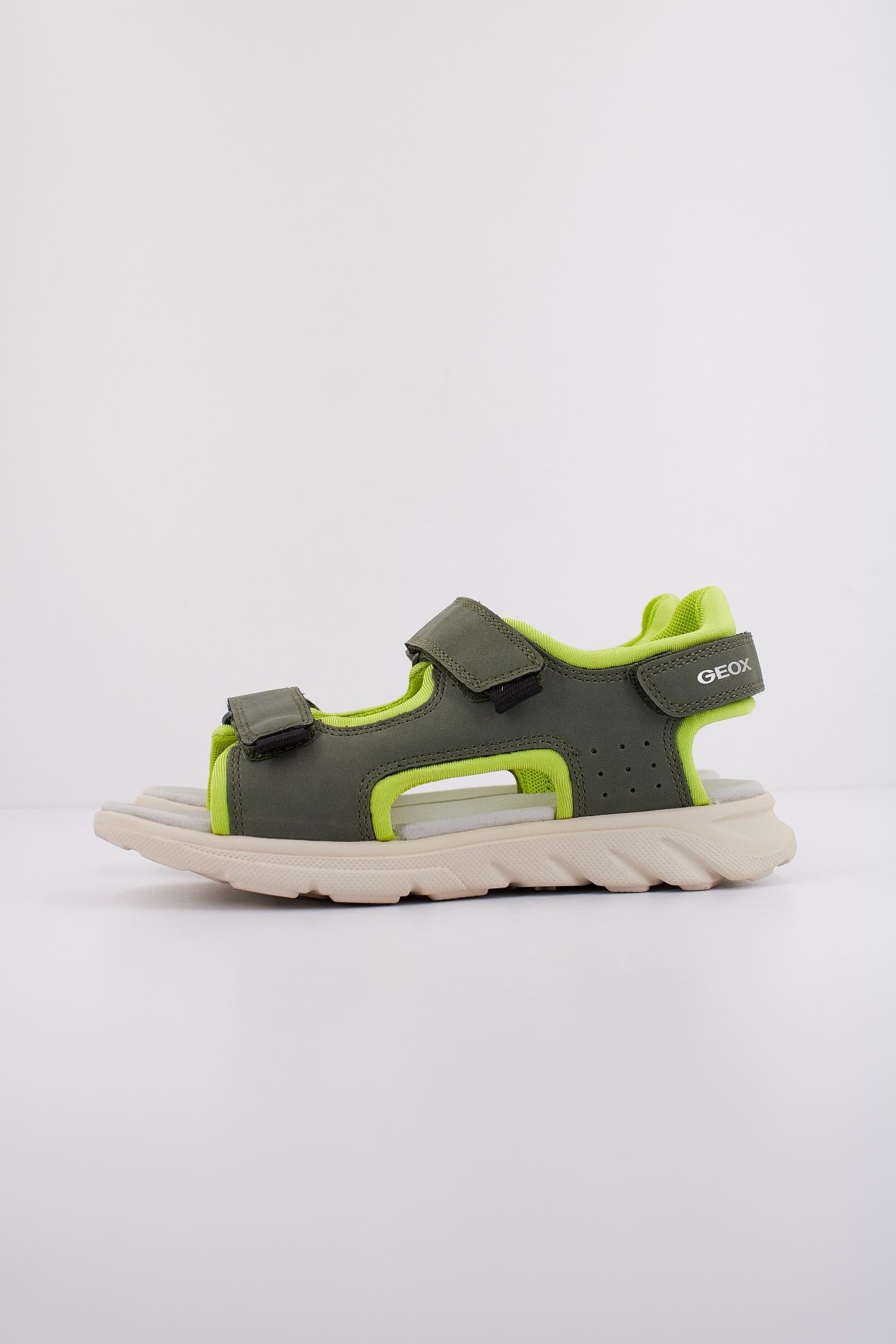 GEOX J SANDAL AIRADYUM BO en color VERDE  (1)
