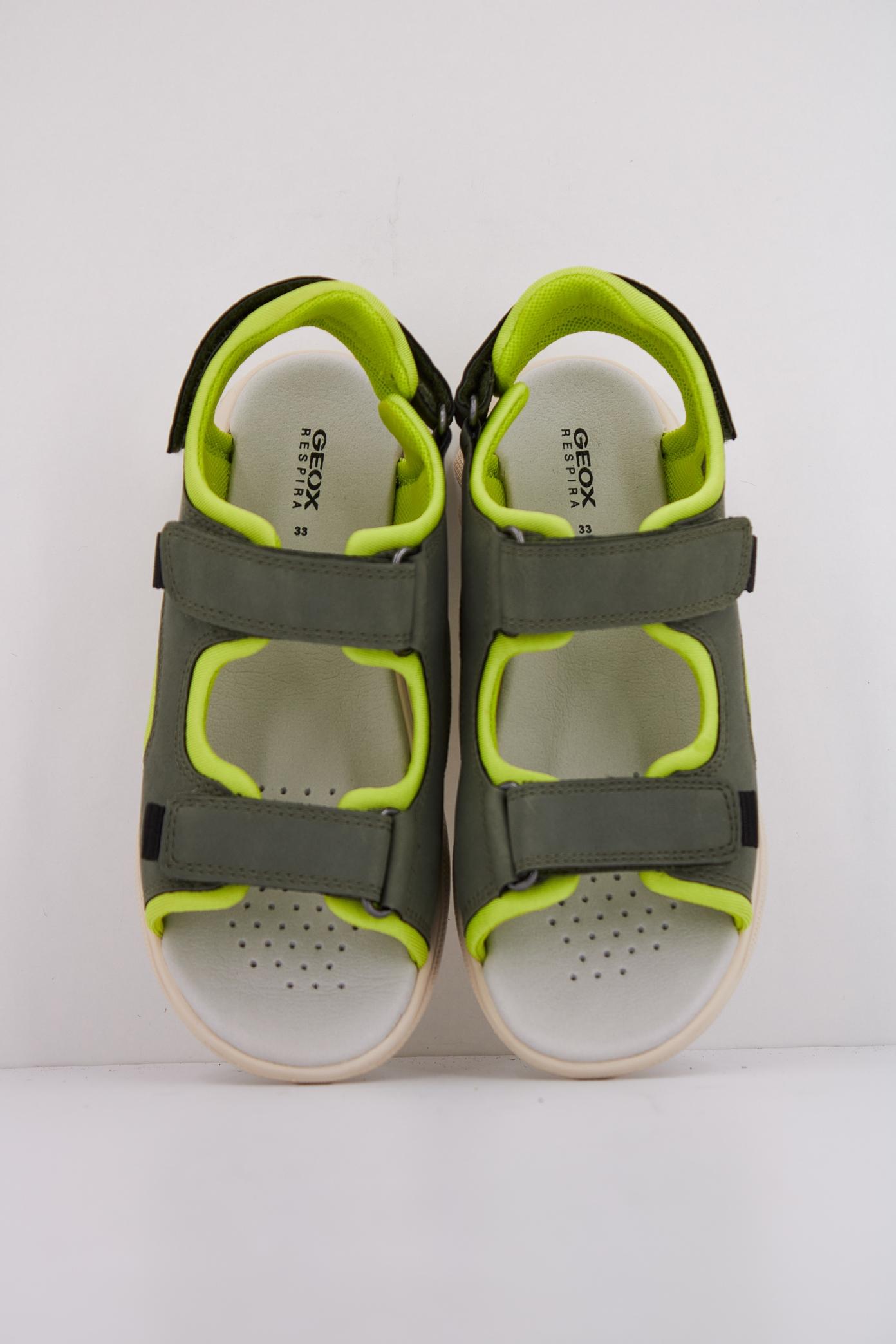 GEOX J SANDAL AIRADYUM BO en color VERDE  (3)