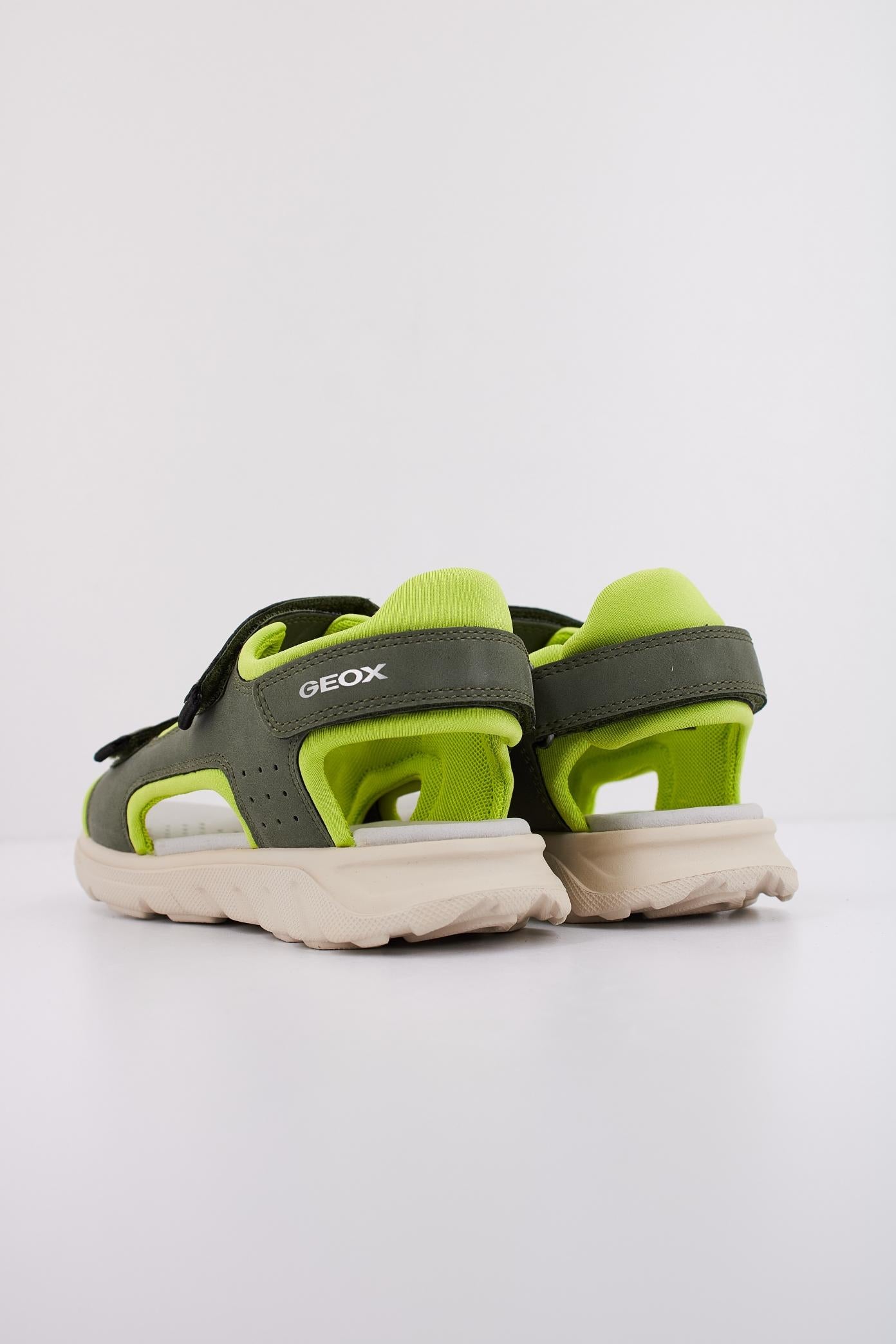 GEOX J SANDAL AIRADYUM BO en color VERDE  (4)