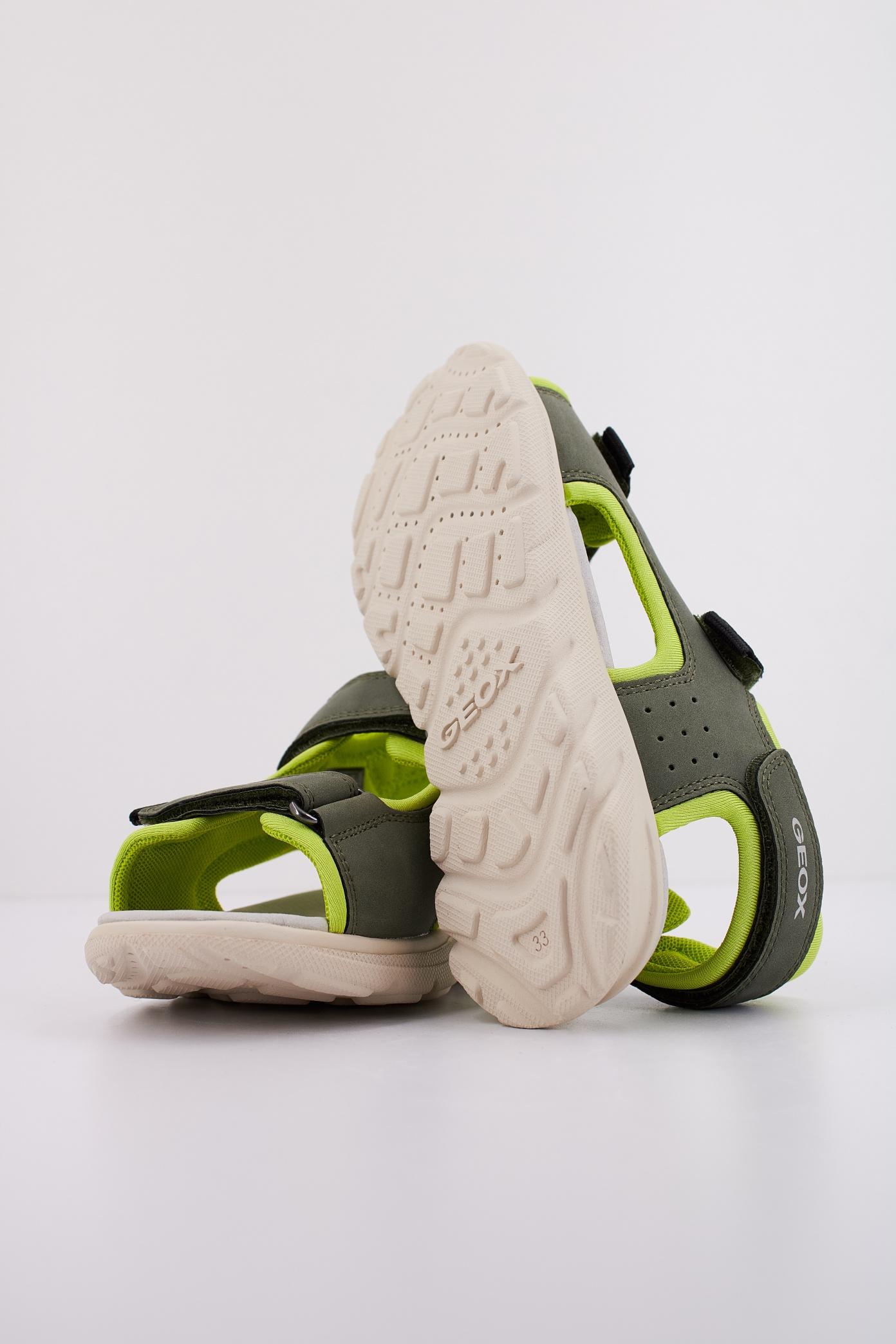 GEOX J SANDAL AIRADYUM BO en color VERDE  (5)