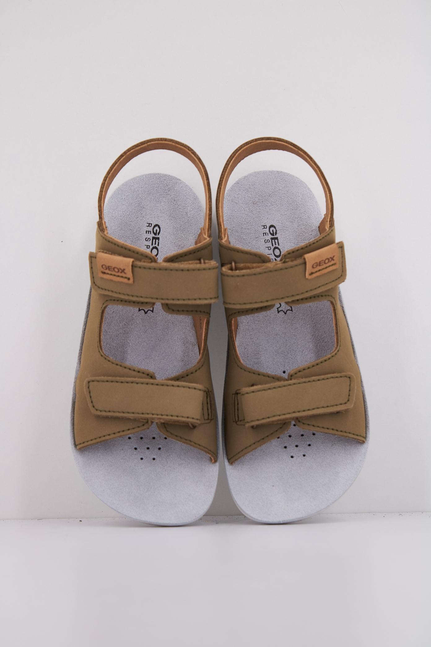 GEOX J SANDAL LIGHTFLOPPY en color VERDE  (3)