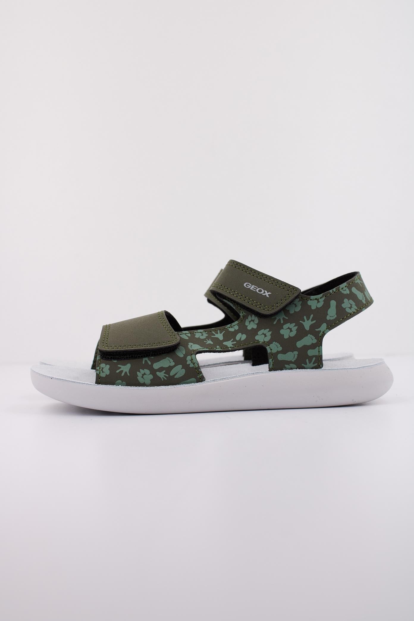 GEOX J SANDAL LIGHTFLOPPY en color VERDE  (1)