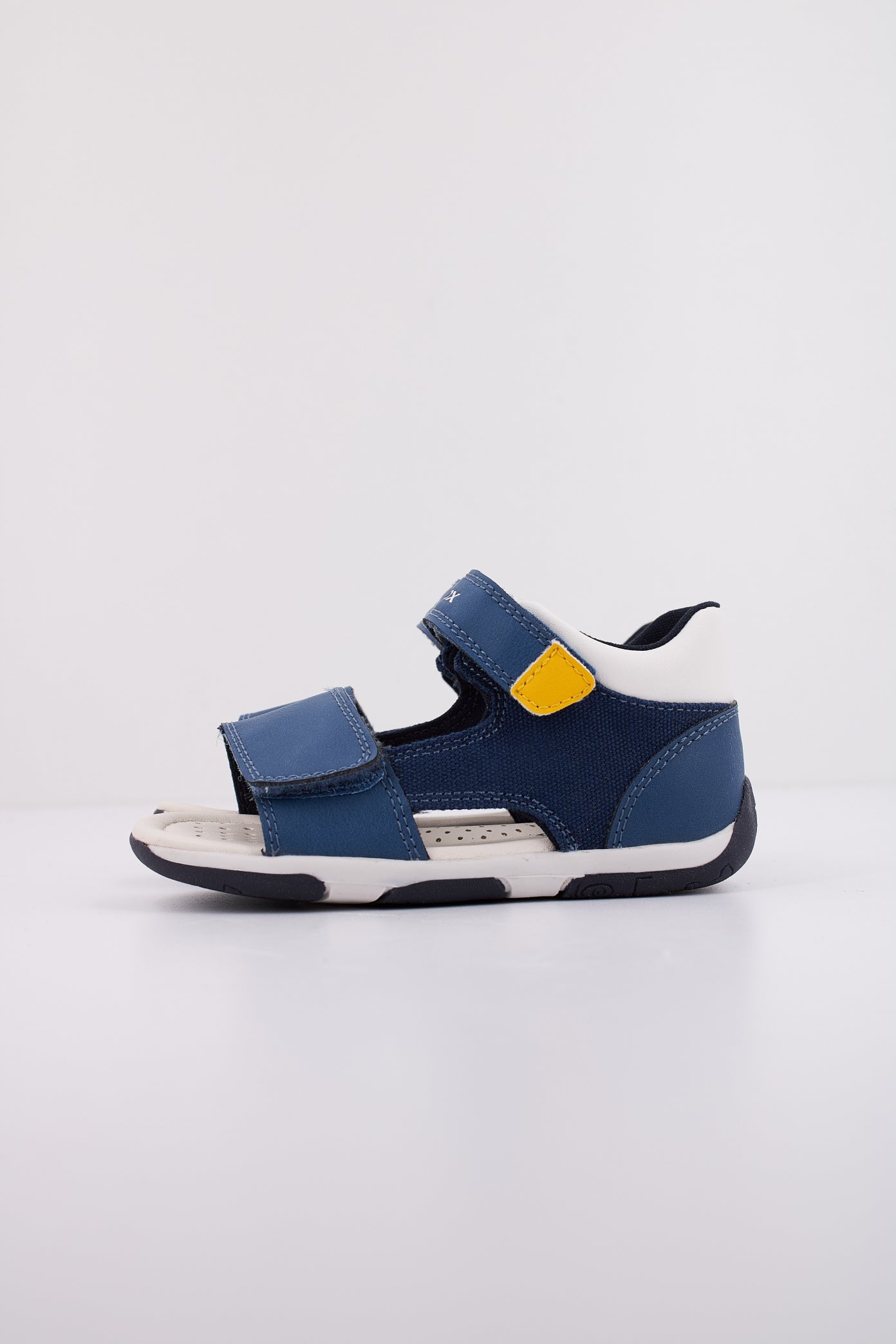 GEOX B SANDAL TAPUZ BOY en color AZUL  (1)