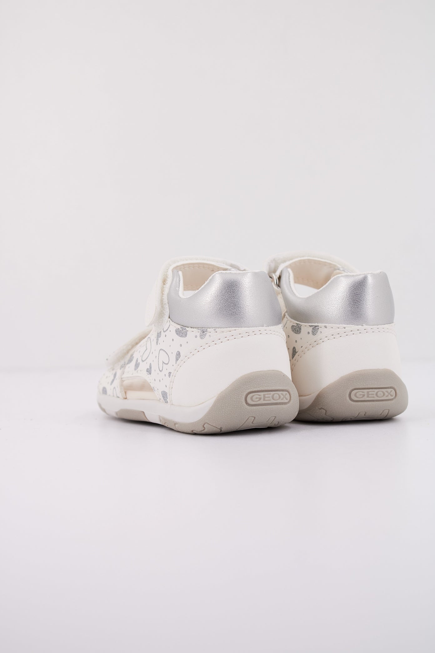 GEOX B SANDAL TAPUZ GIRL en color BLANCO  (4)