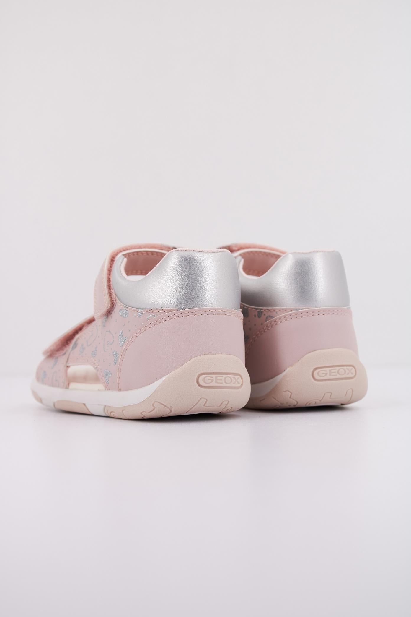 GEOX B SANDAL TAPUZ GIRL en color ROSA  (4)