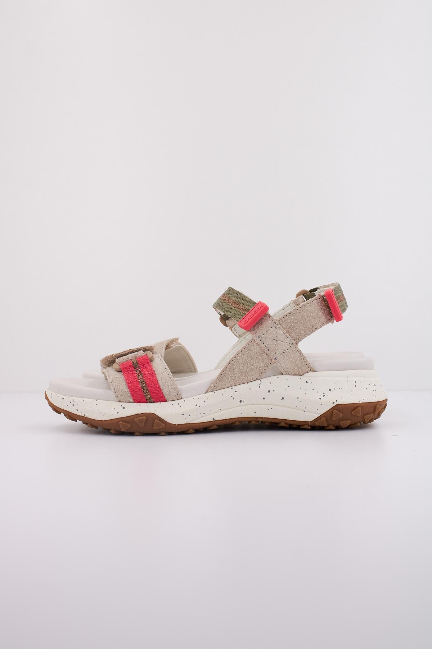GEOX D SORAPIS + GRIP en color BEIS  (1)