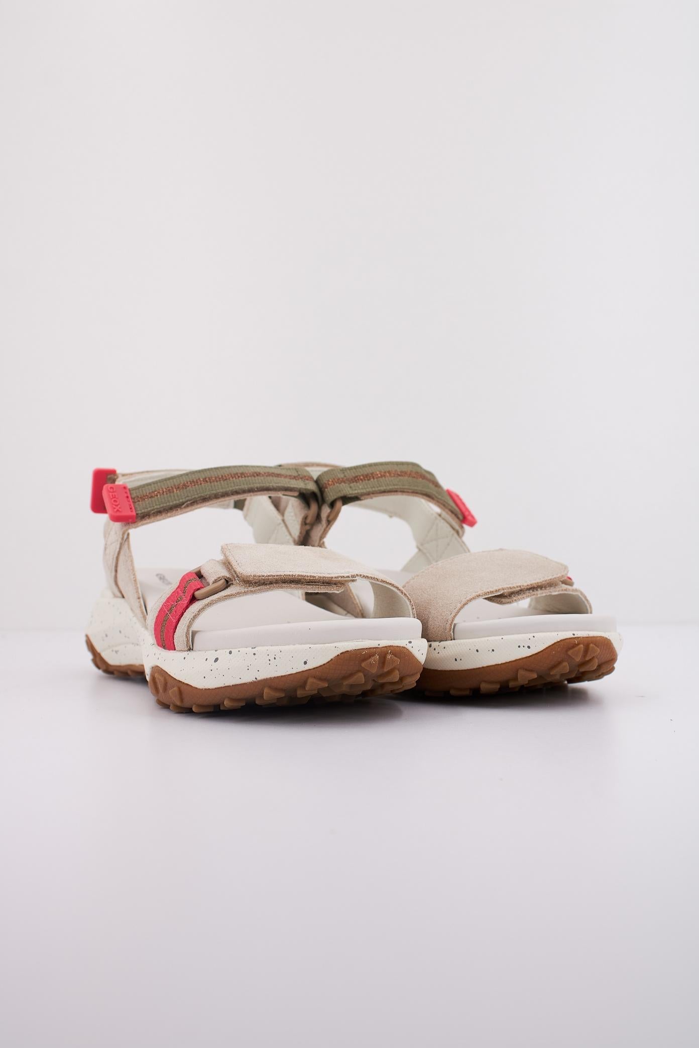 GEOX D SORAPIS + GRIP en color BEIS  (2)
