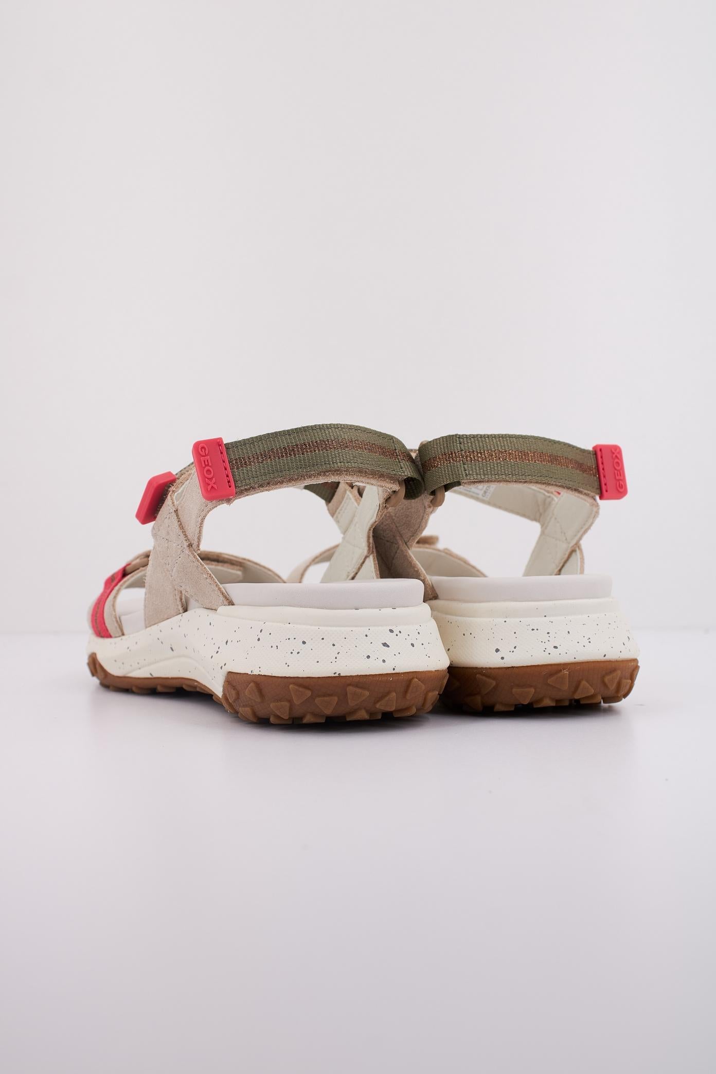 GEOX D SORAPIS + GRIP en color BEIS  (4)