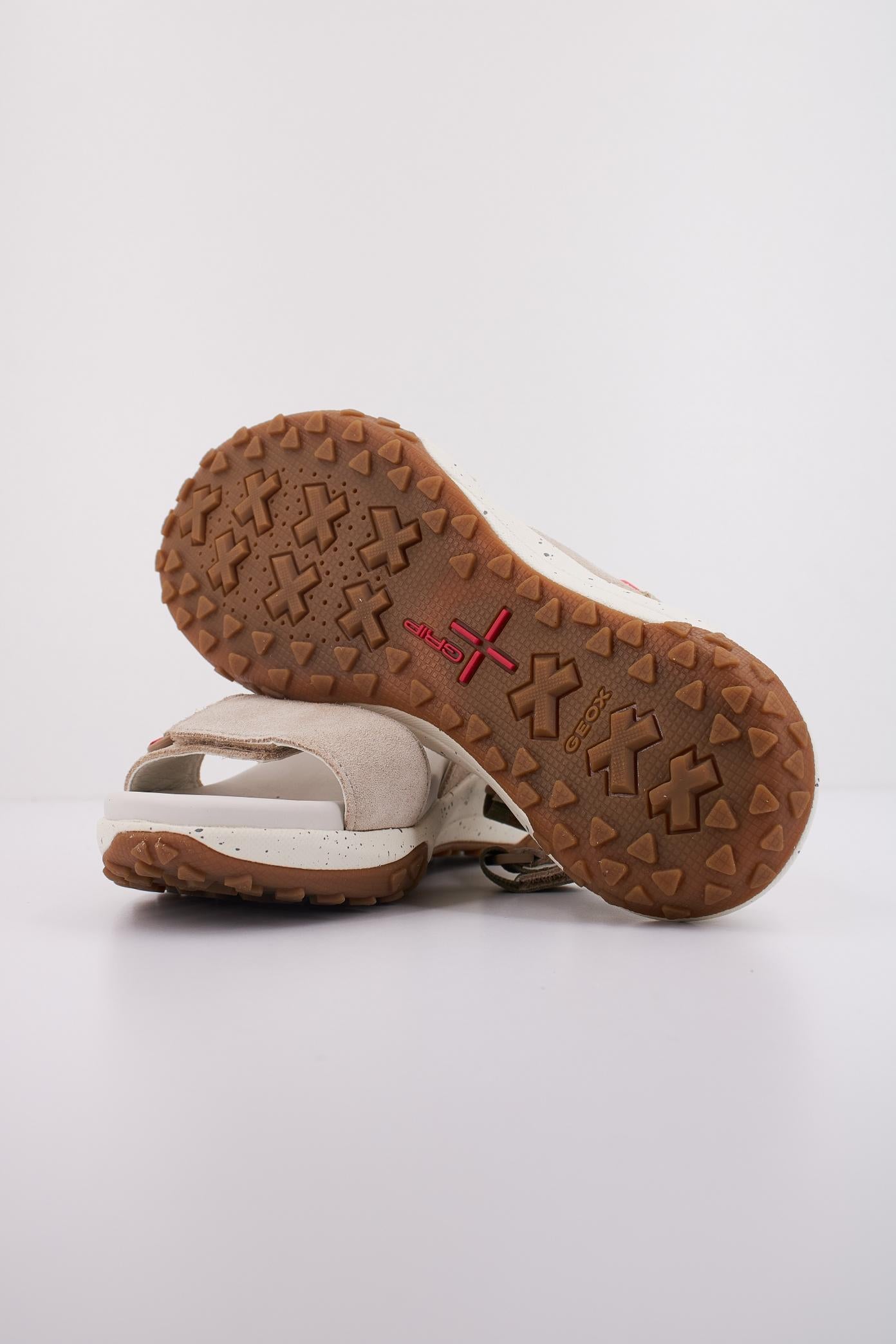 GEOX D SORAPIS + GRIP en color BEIS  (5)