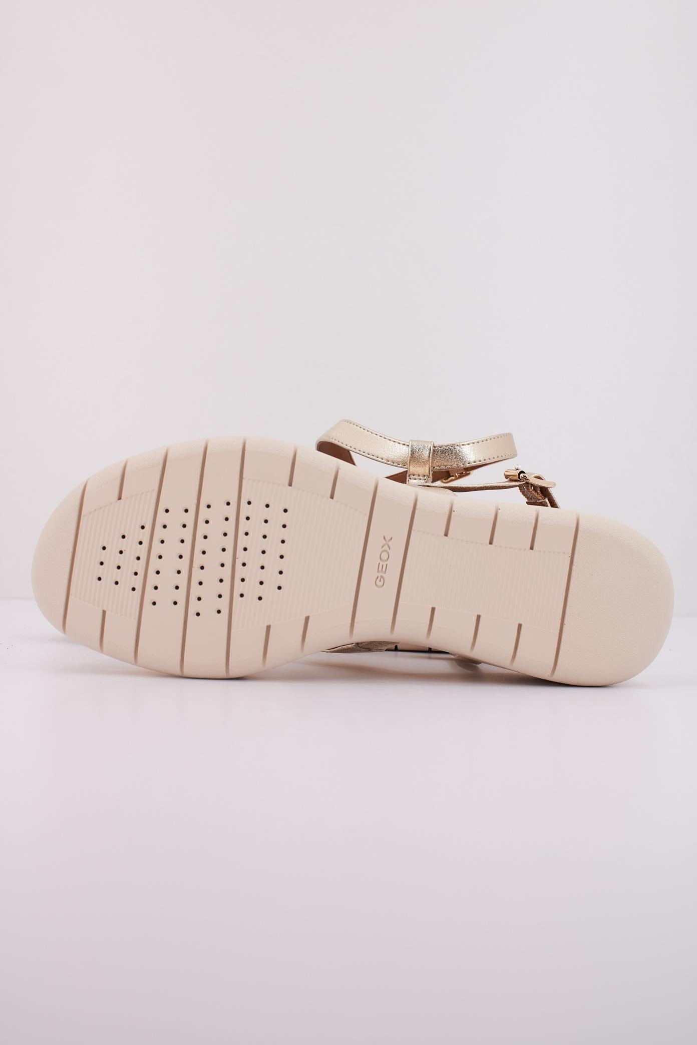 GEOX D MELICONIA en color ORO  (5)