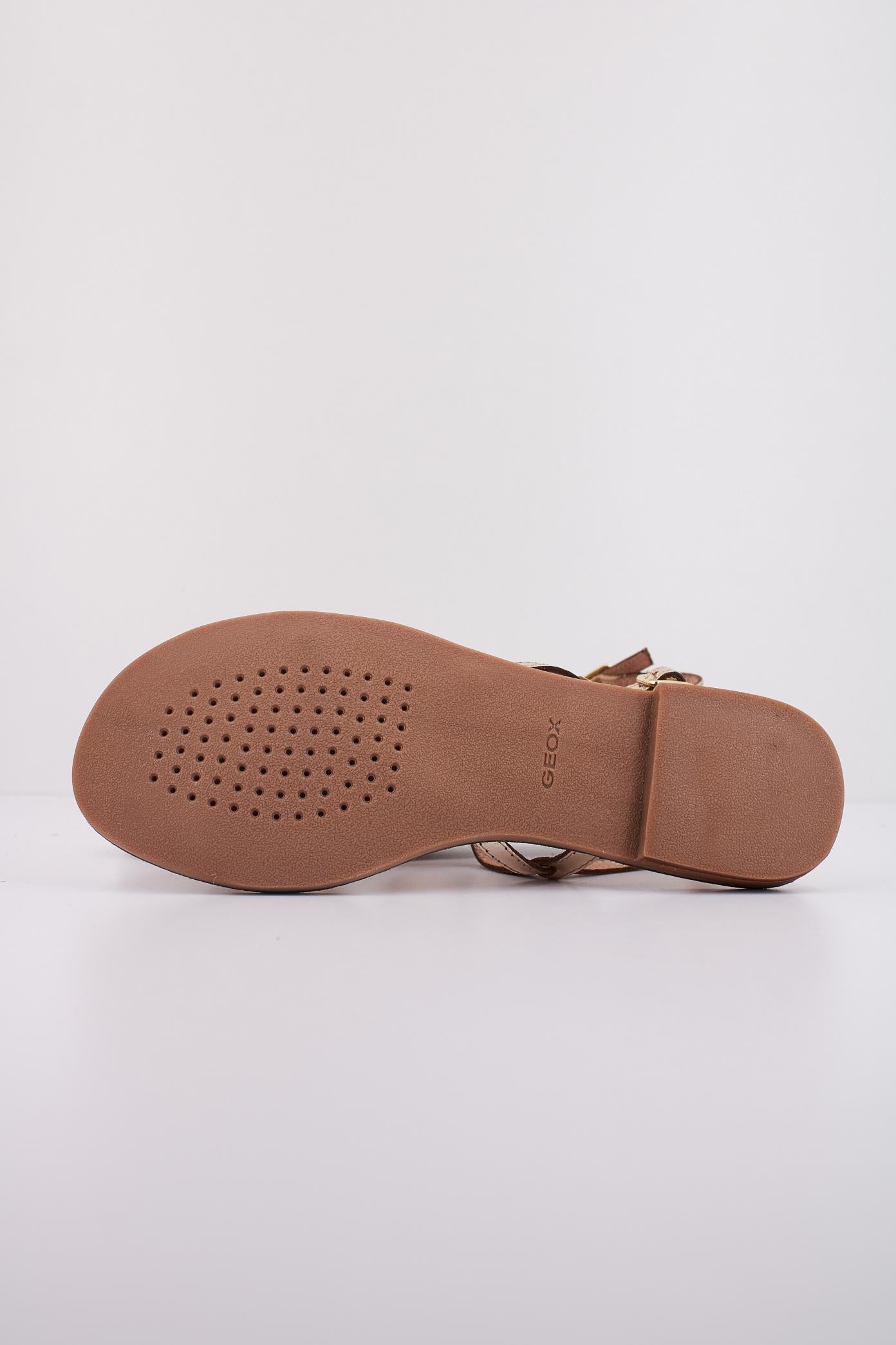 GEOX D MADDALUSIAC en color ORO  (5)