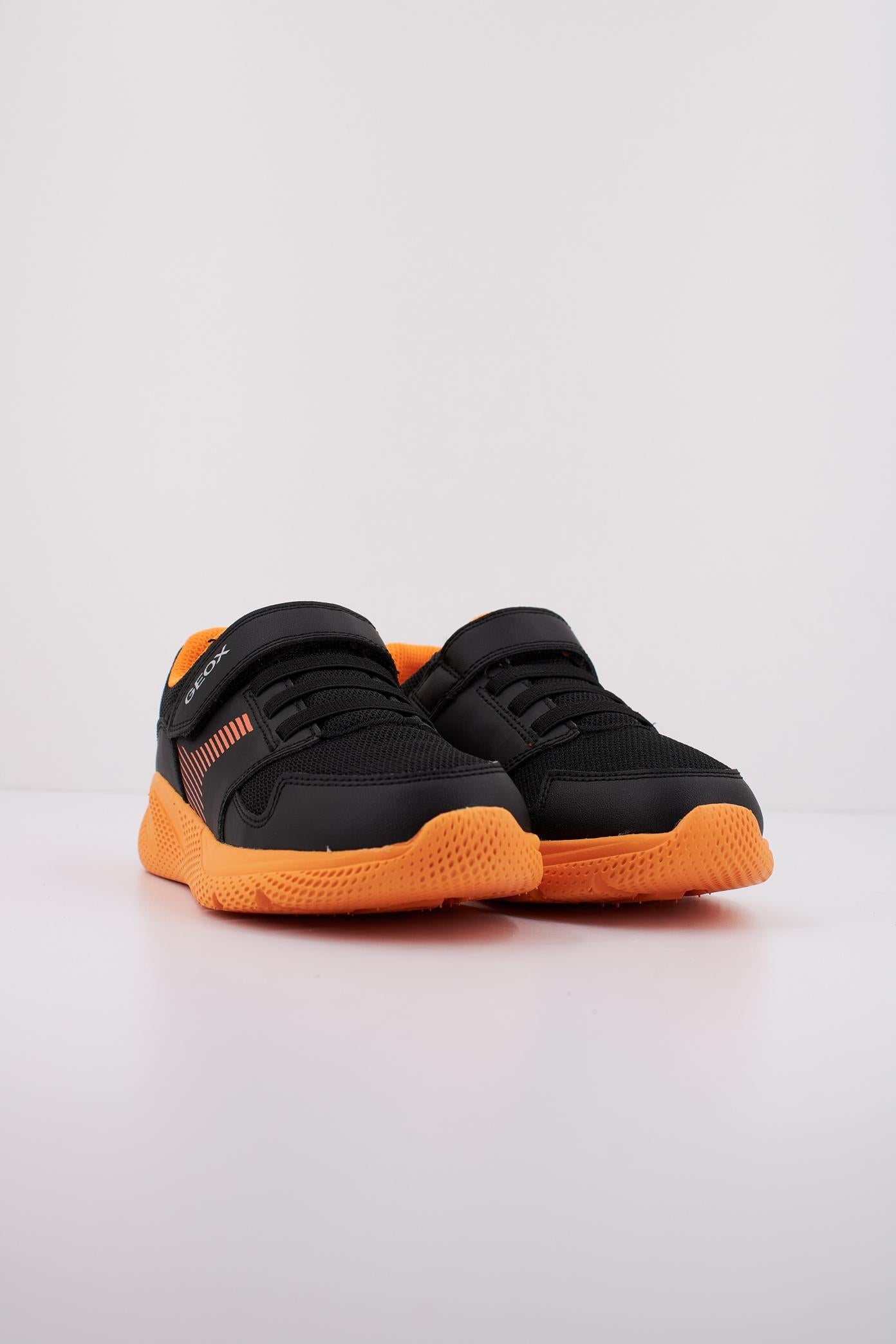 GEOX J SPRINTYE BOY en color NEGRO  (2)