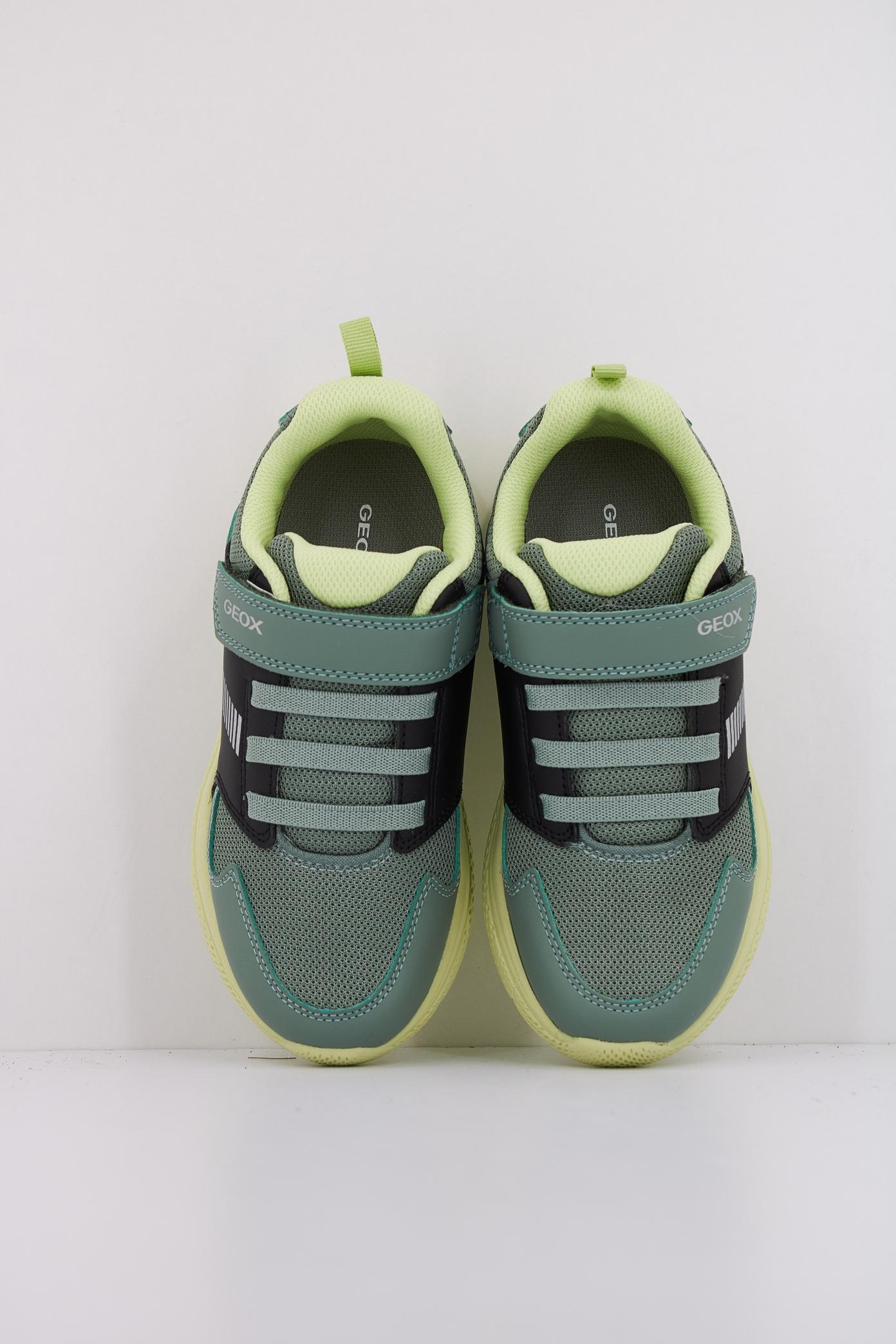 GEOX J SPRINTYE BOY en color VERDE  (3)