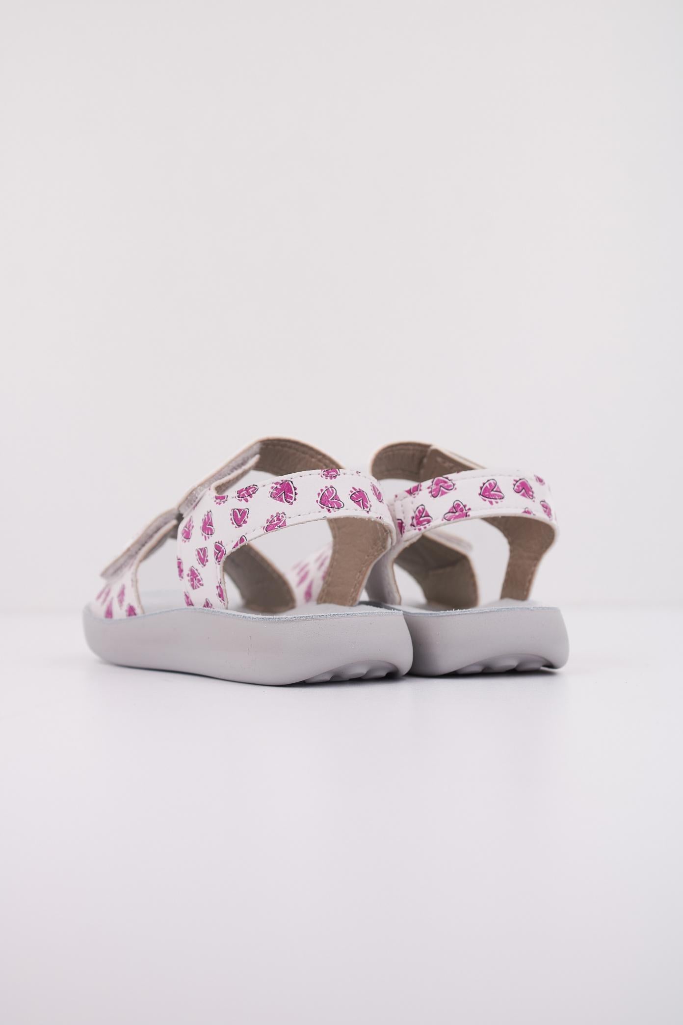 GEOX B SANDAL LIGHTFLOPPY en color BLANCO  (4)