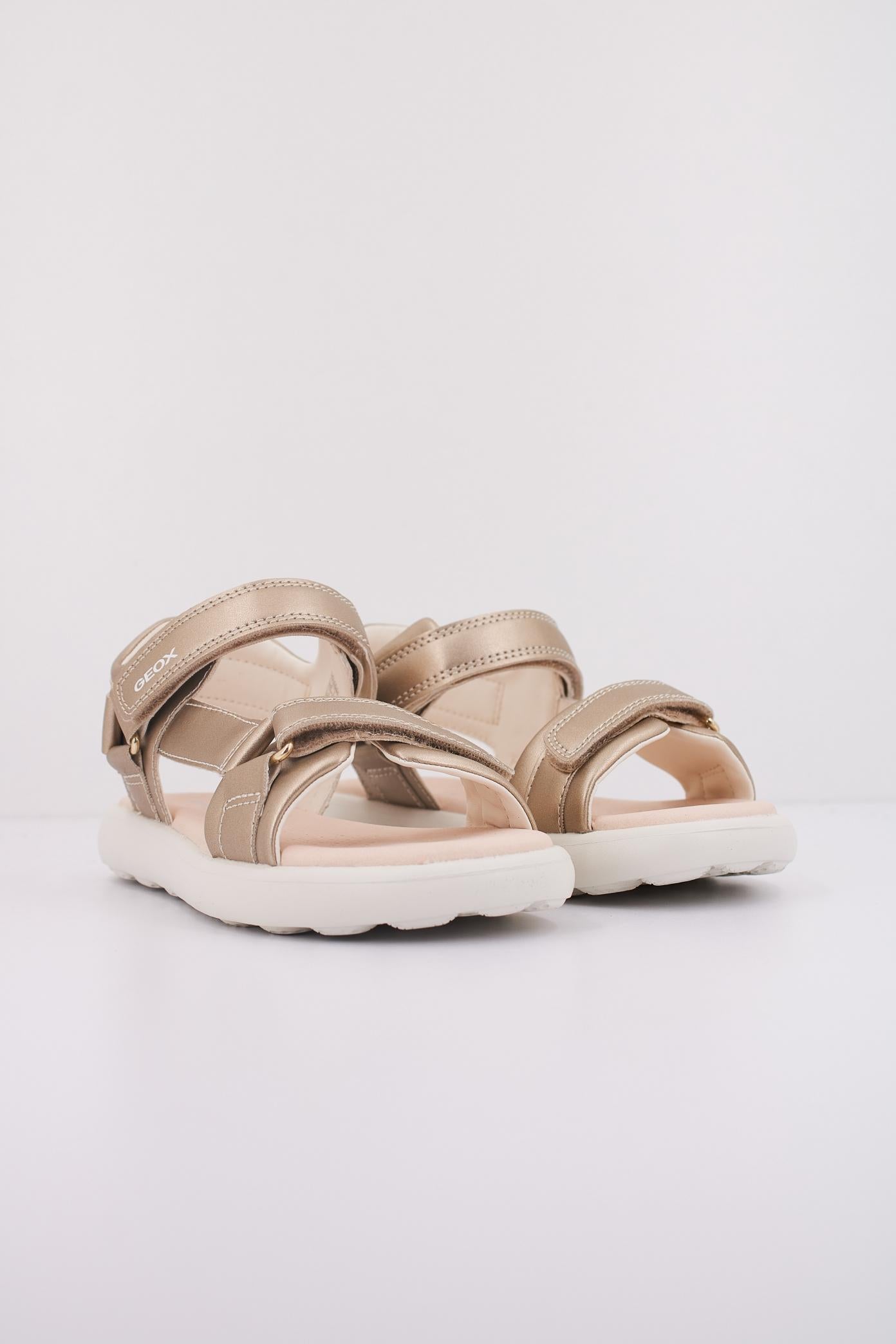 GEOX J SANDAL PUFFYPOP GI en color ORO  (2)