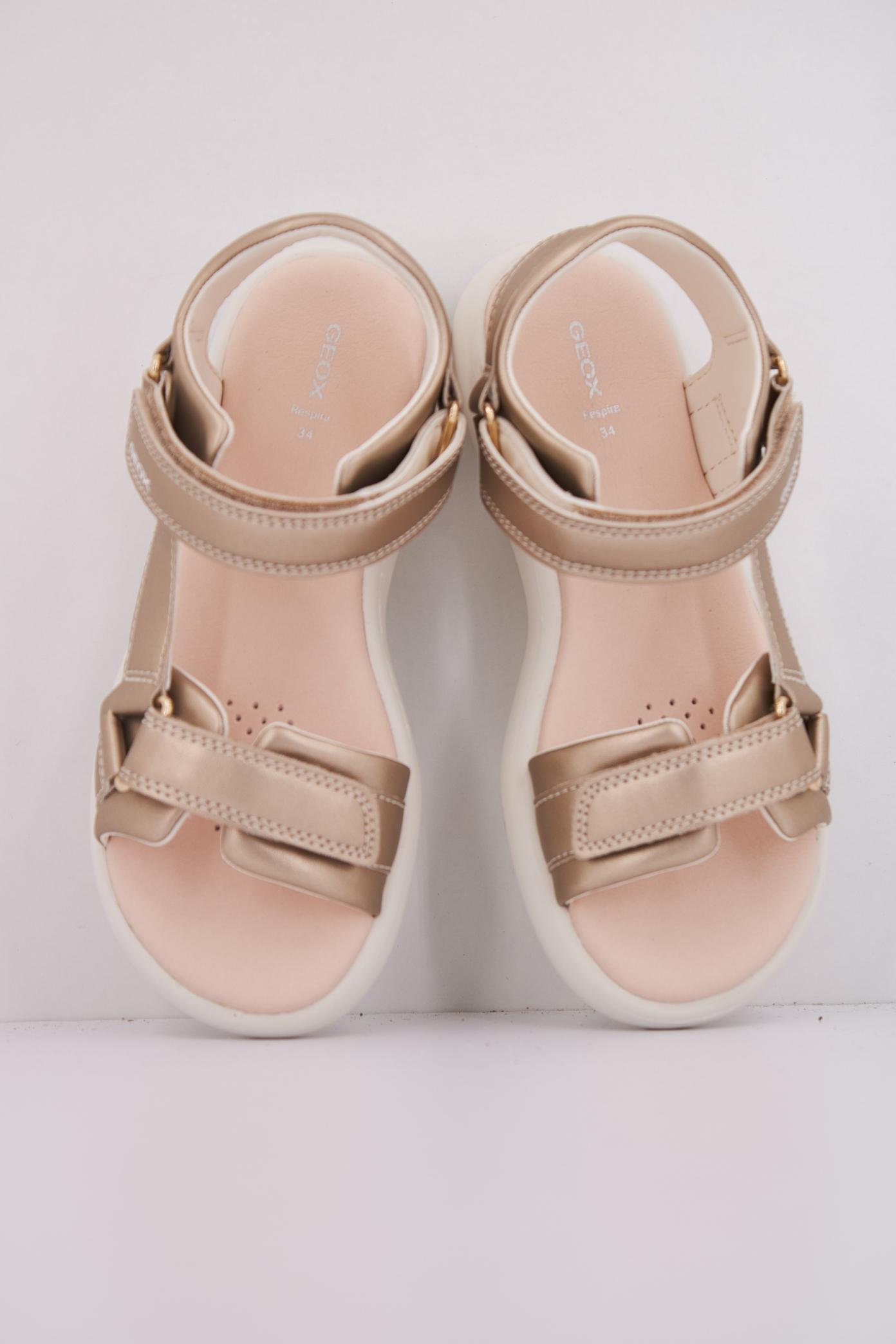 GEOX J SANDAL PUFFYPOP GI en color ORO  (3)