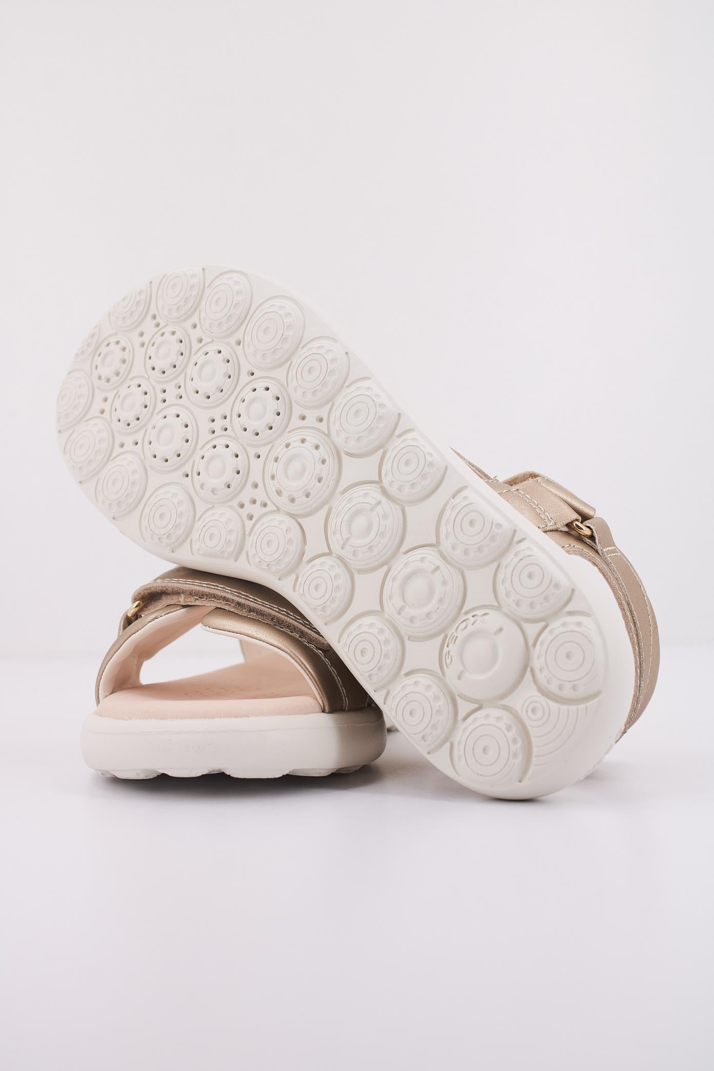 GEOX J SANDAL PUFFYPOP GI en color ORO  (5)