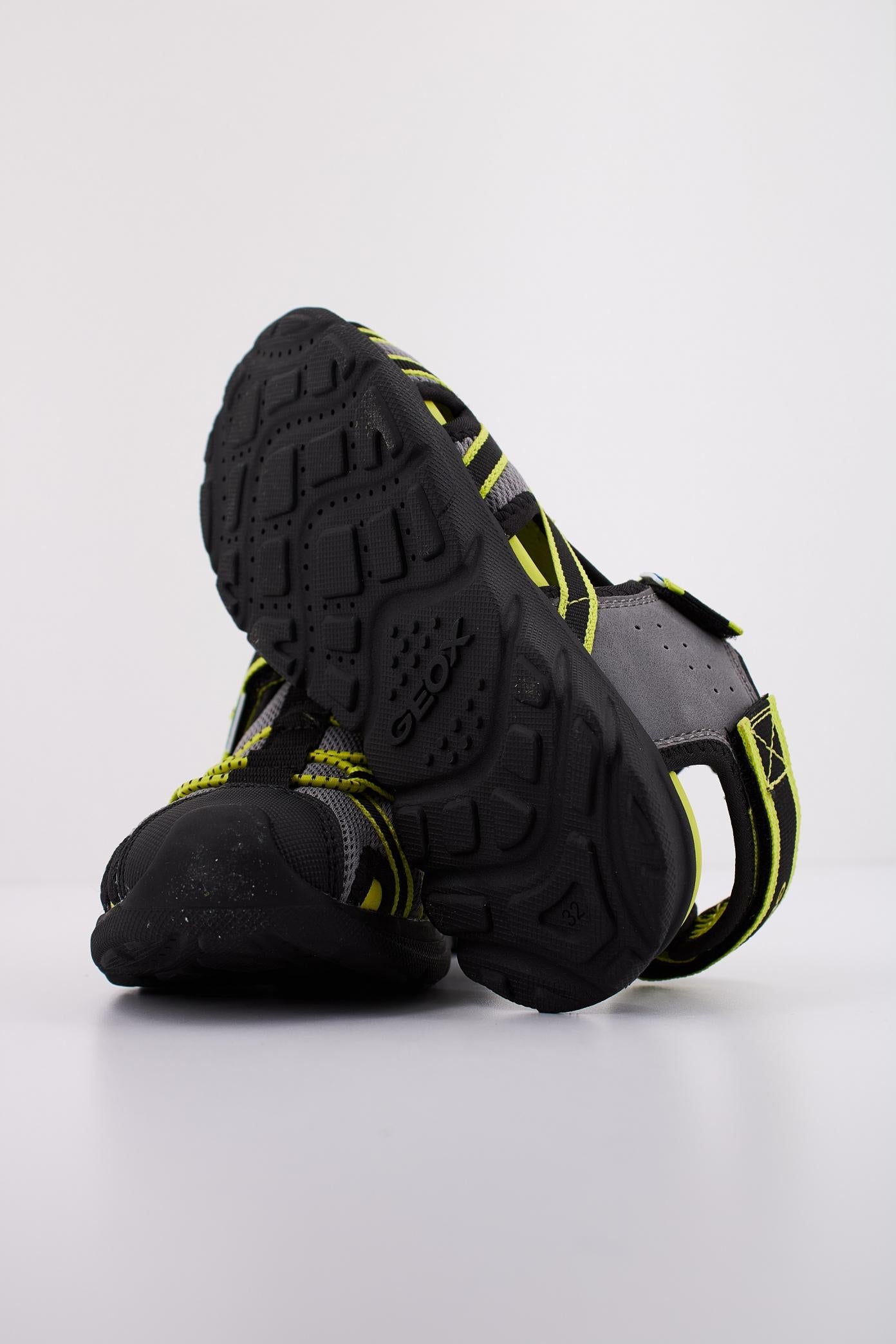 GEOX  J SANDAL AIRADYUM BO en color GRIS  (5)