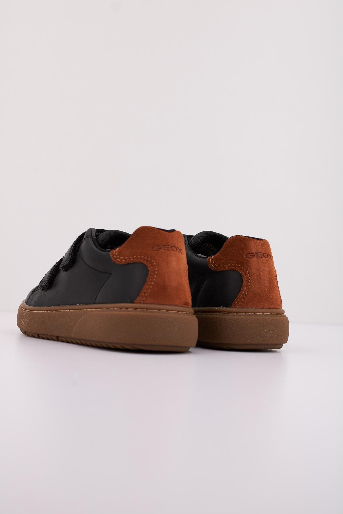 GEOX J THELEVEN BOY en color NEGRO  (4)