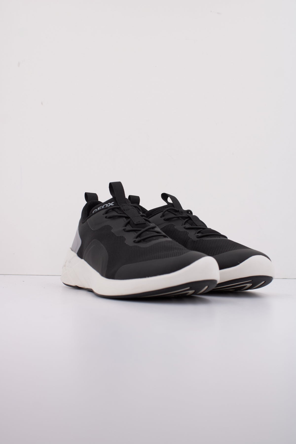 GEOX J ACTIMIX BOY en color NEGRO  (2)