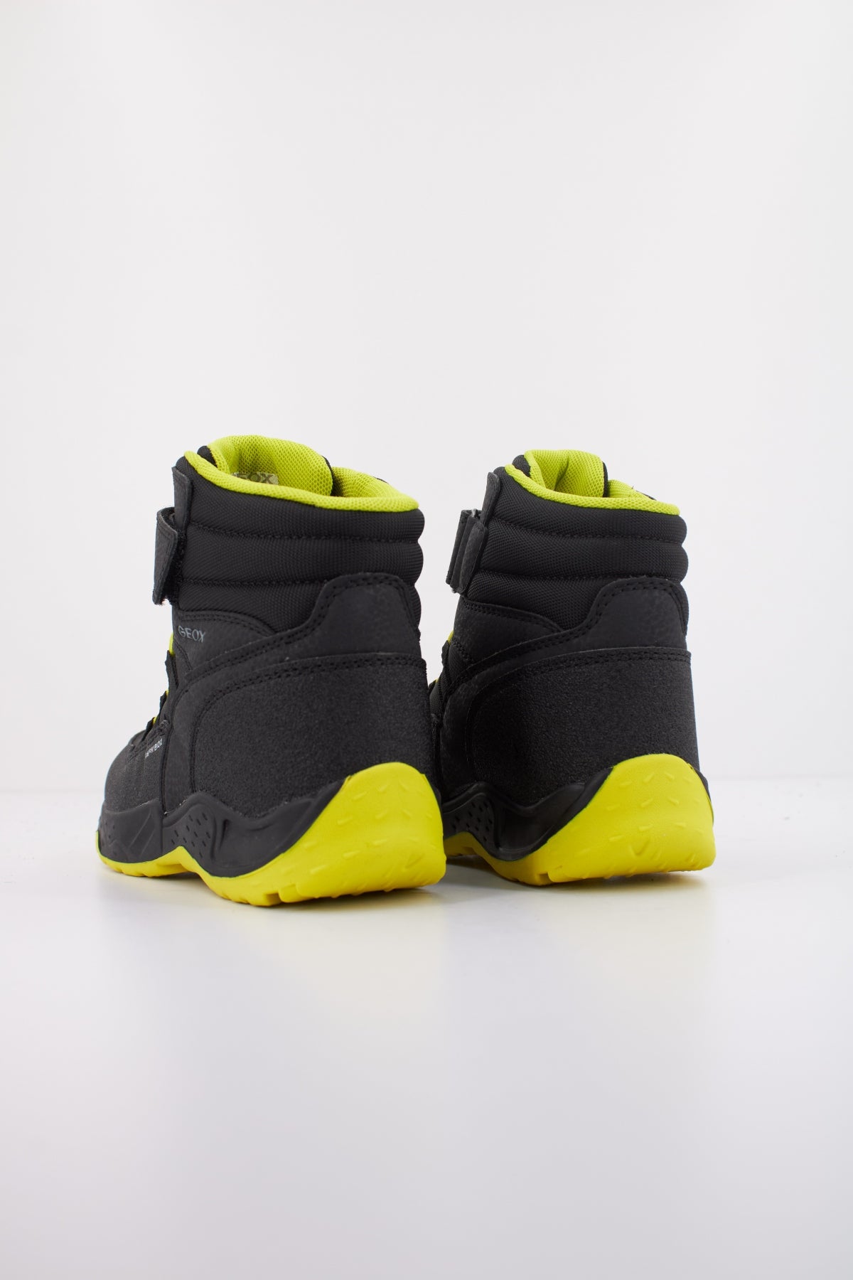 GEOX  J SENTIERO BOY B ABX  en color NEGRO  (4)
