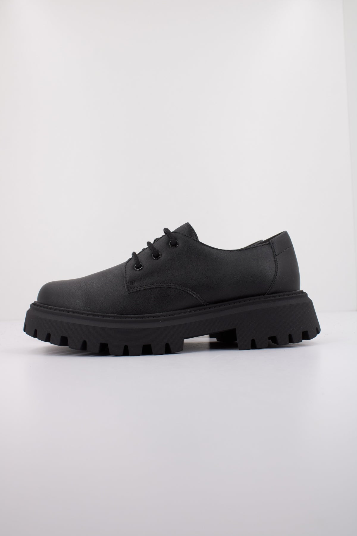 GEOX  J MAQUINNENS GIRL  en color NEGRO  (1)