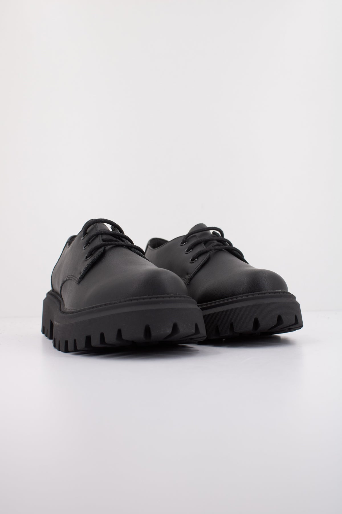 GEOX  J MAQUINNENS GIRL  en color NEGRO  (2)