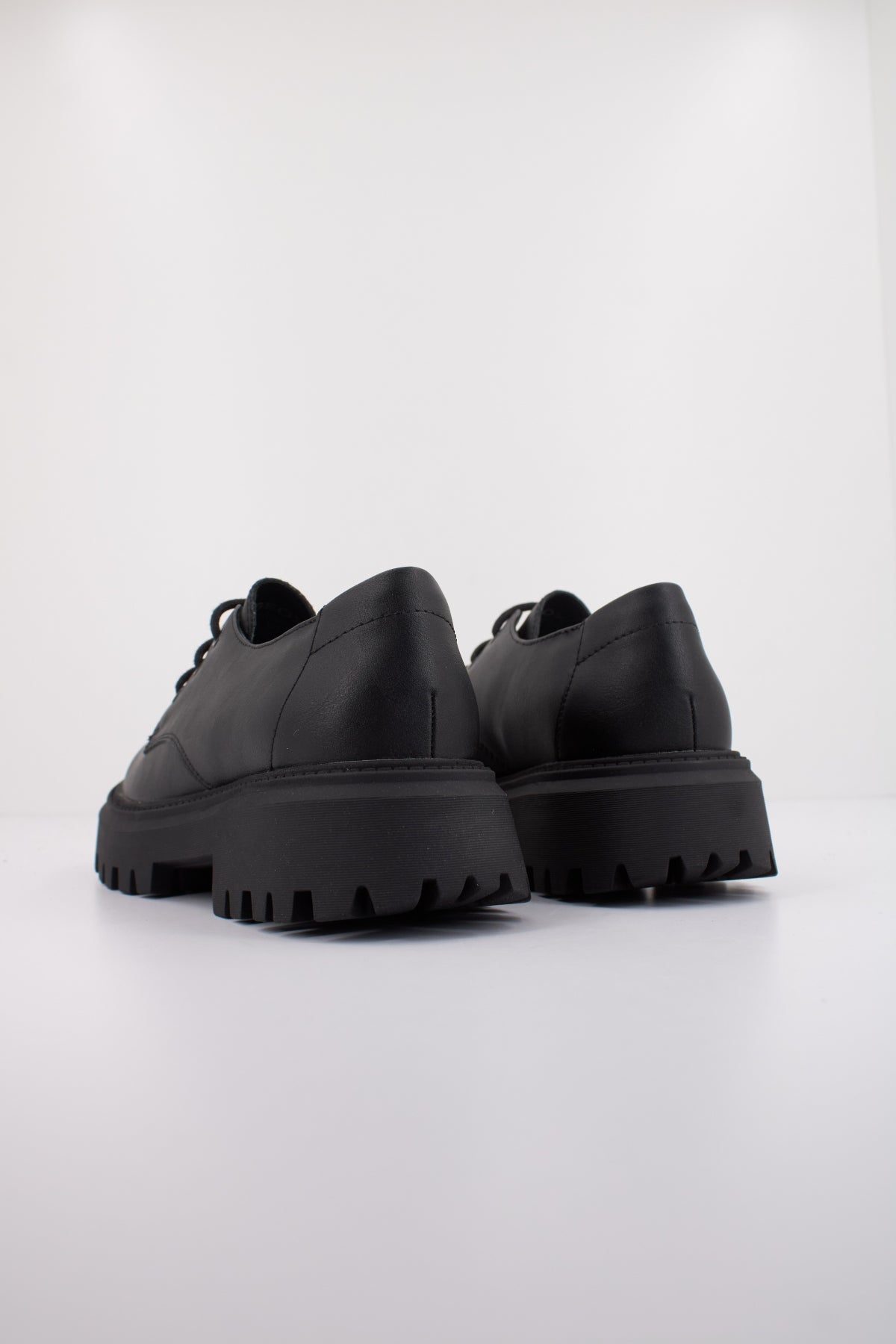 GEOX  J MAQUINNENS GIRL  en color NEGRO  (4)