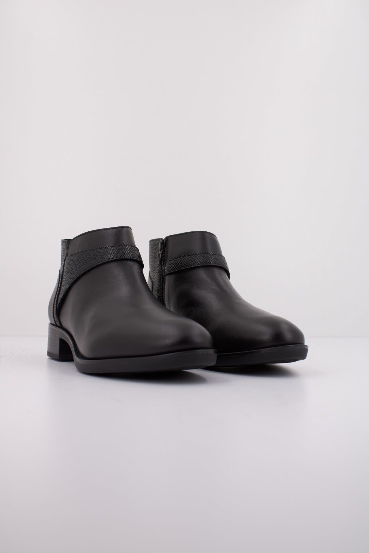 GEOX D FELICITY en color NEGRO  (2)