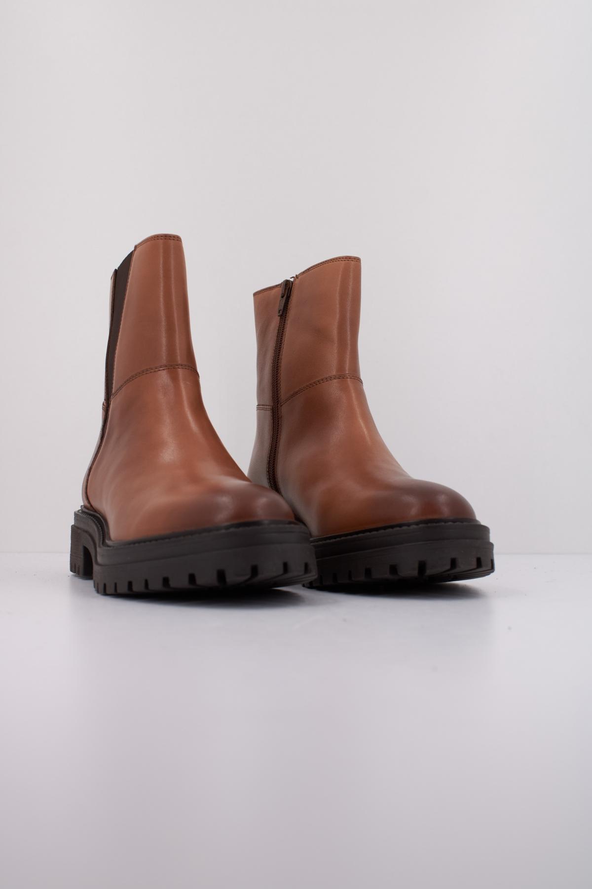 GEOX D IRIDEA en color MARRON  (2)