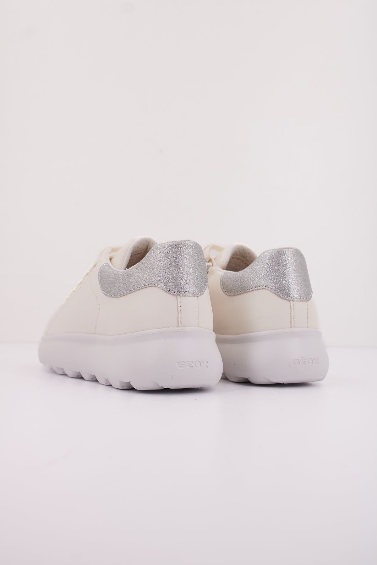 GEOX J PUFFYPOP GIRL en color BLANCO  (4)