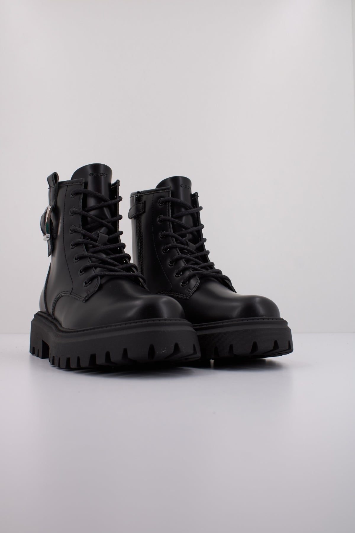 GEOX J MAQUINNENS GIRL en color NEGRO  (2)